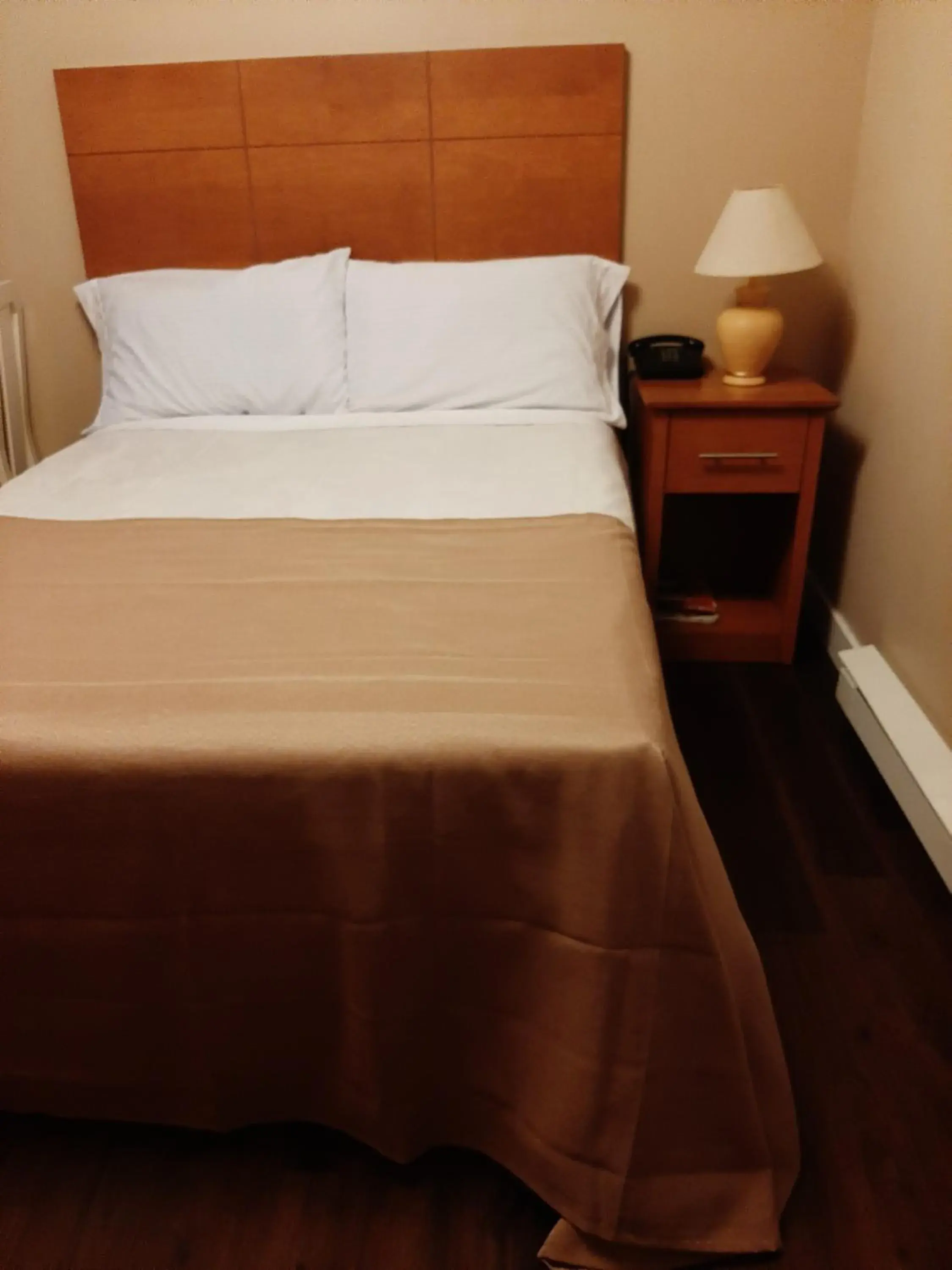 Bed in Auberge Motel LA RÉFÉRENCE