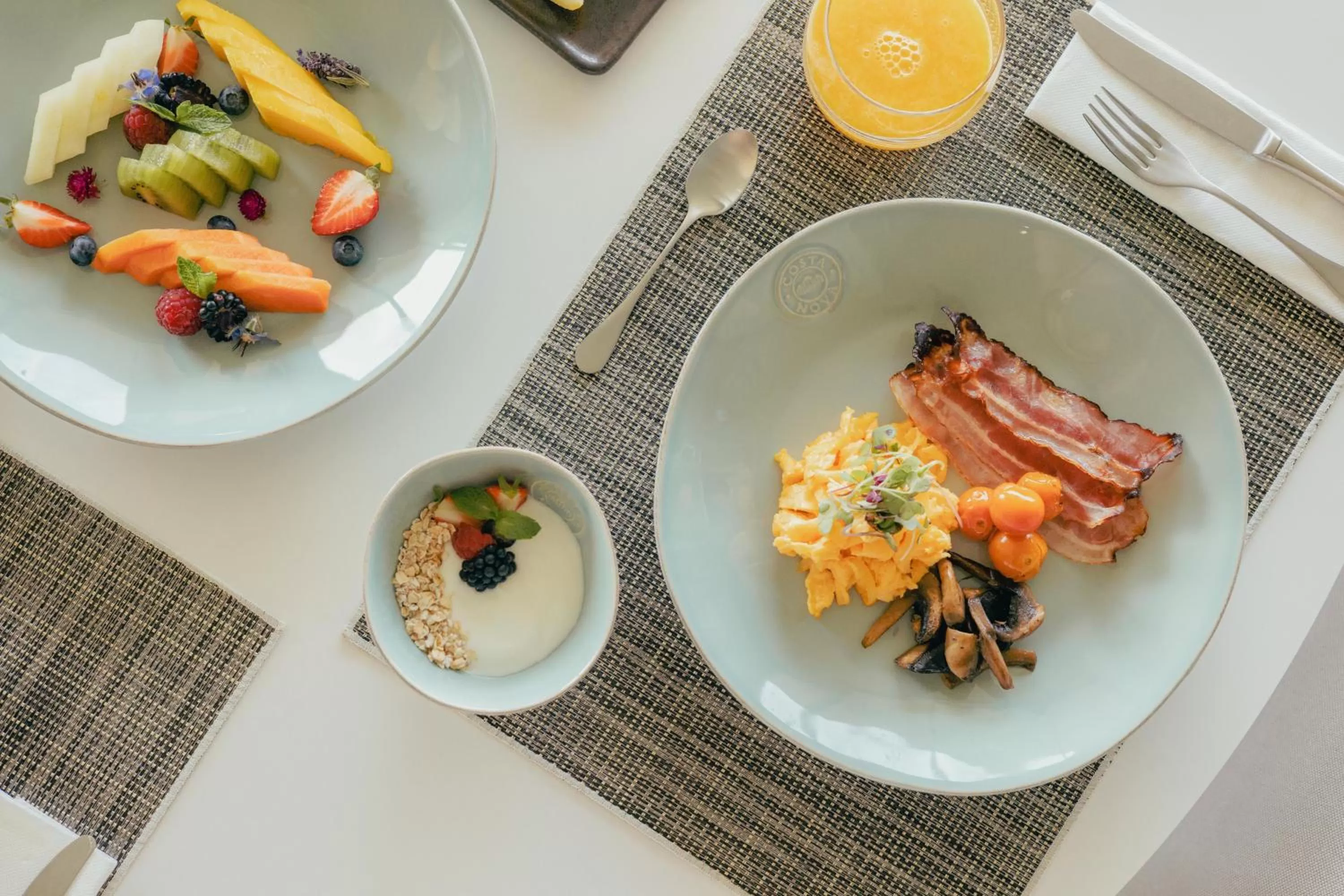 Breakfast in White Shell Beach Villas