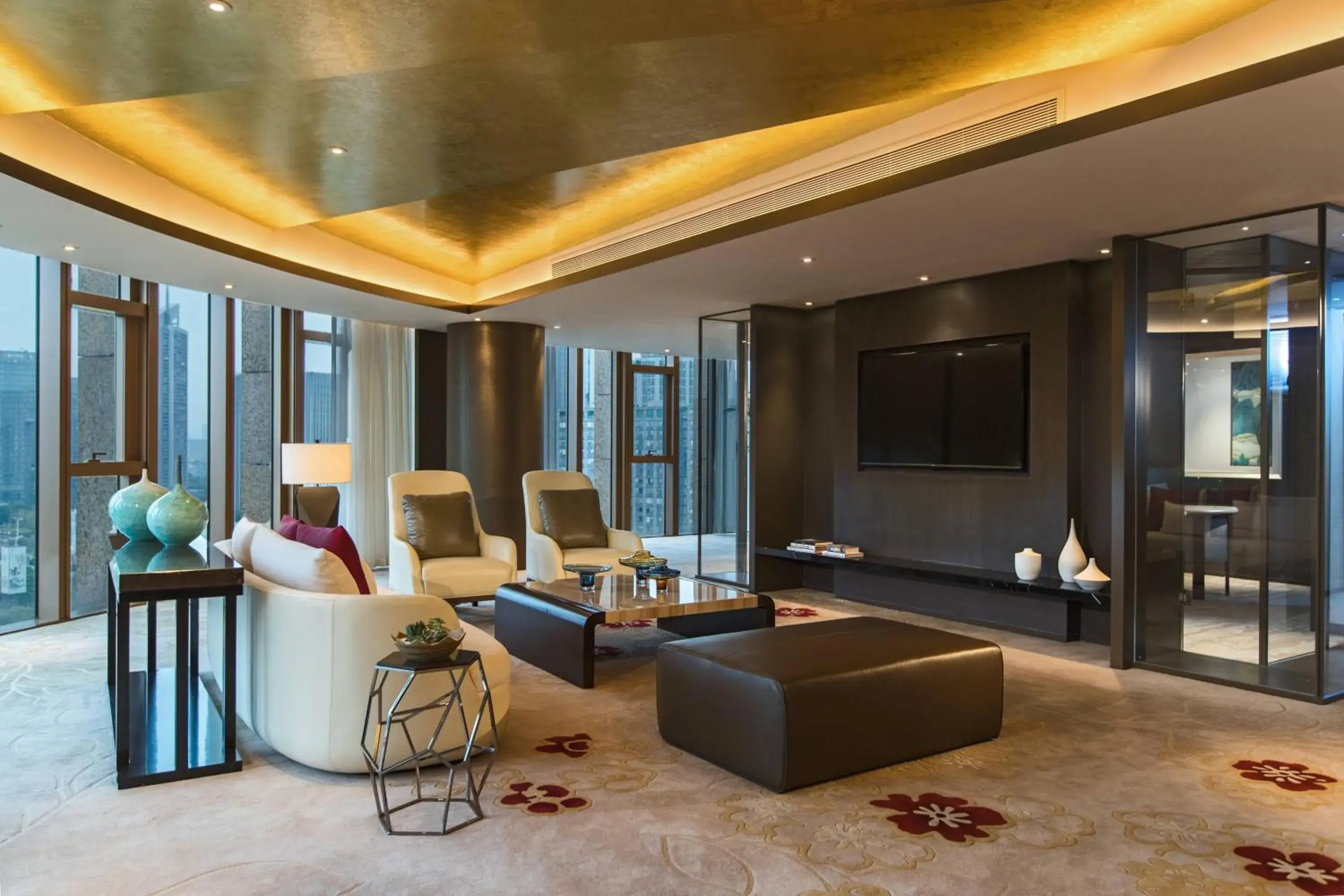 Bedroom, Seating Area in Renaissance Nanjing Olympic Centre Hotel