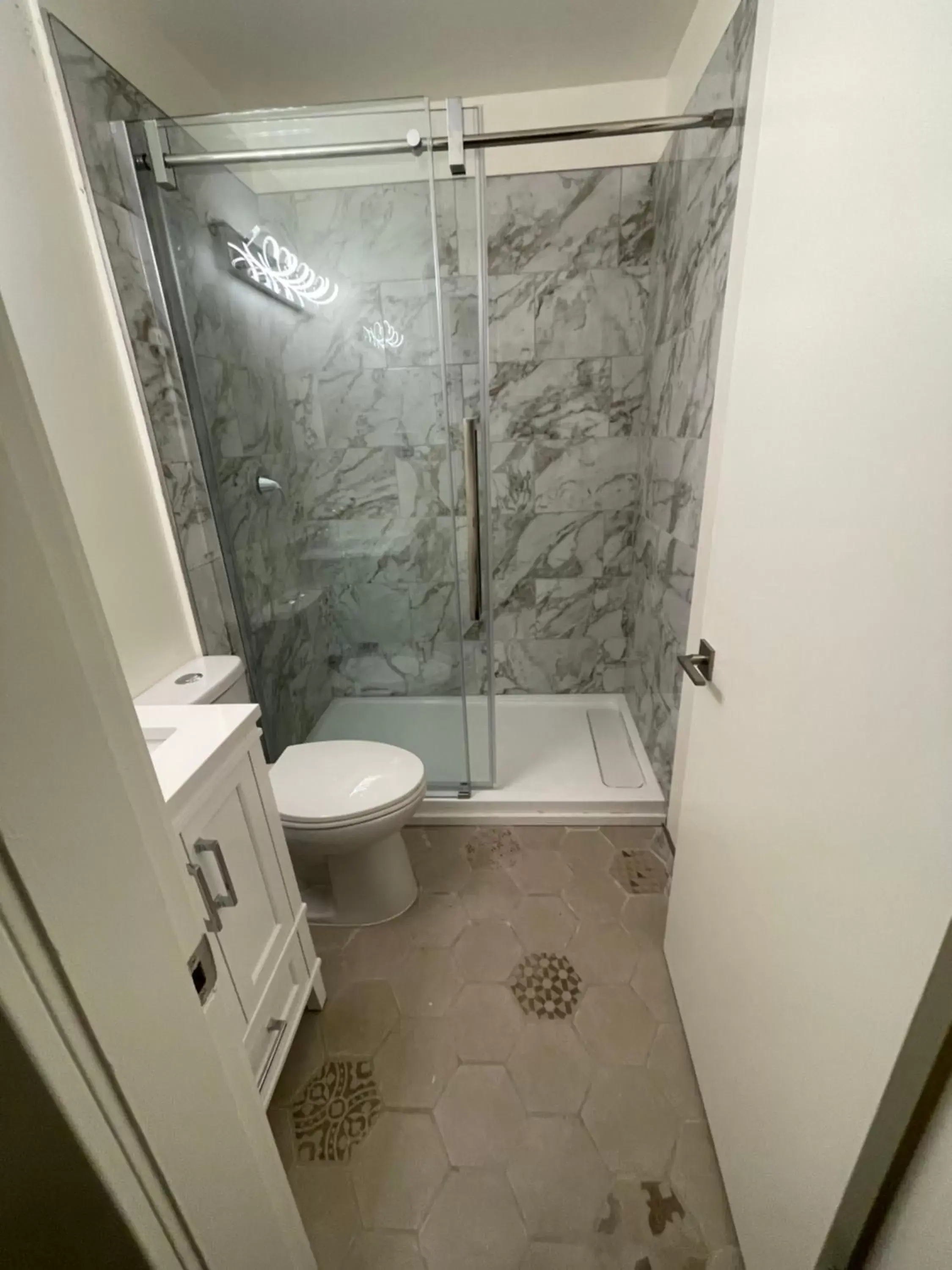 Shower, Bathroom in Destination INN