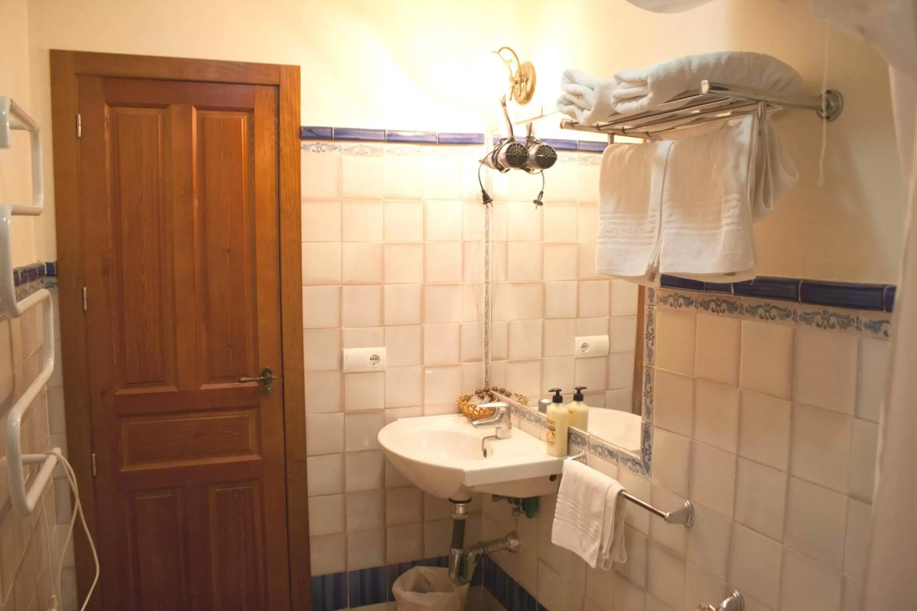 Bathroom in Abadia Suites
