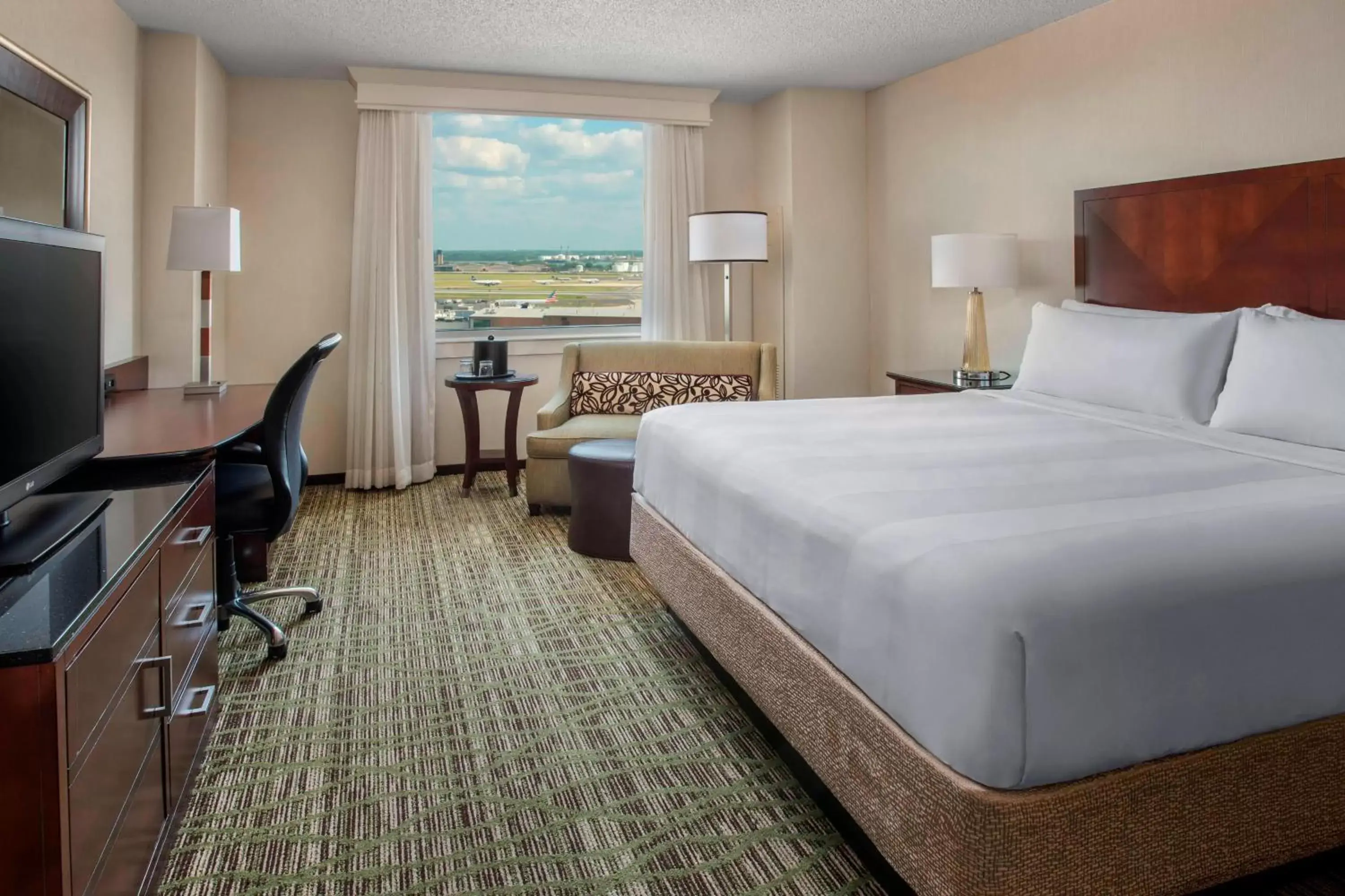 Photo of the whole room in Philadelphia Airport Marriott