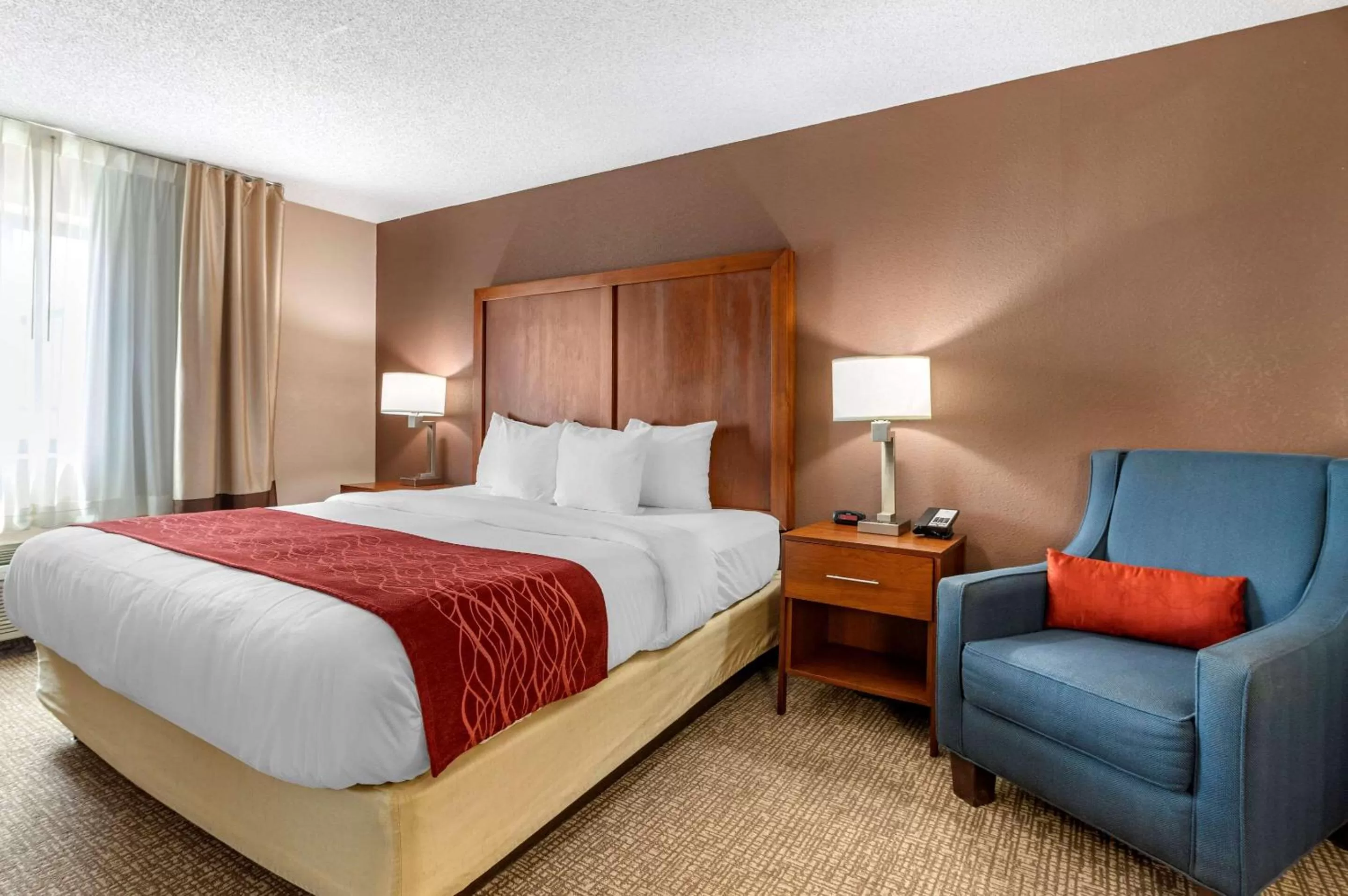 Photo of the whole room, Bed in Comfort Inn & Suites Lawrenceburg