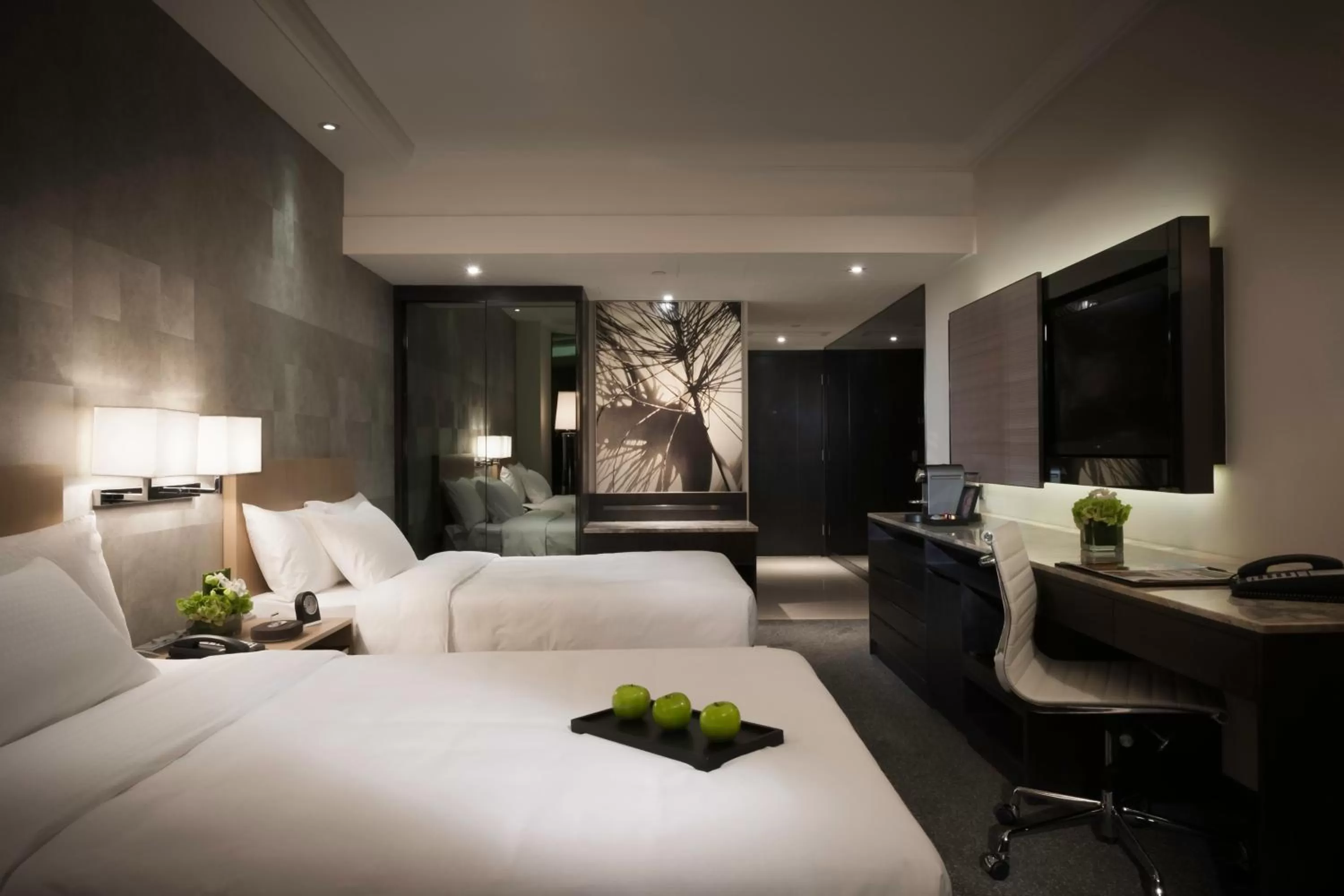 Bedroom, Bed in Gateway Hotel, Marco Polo