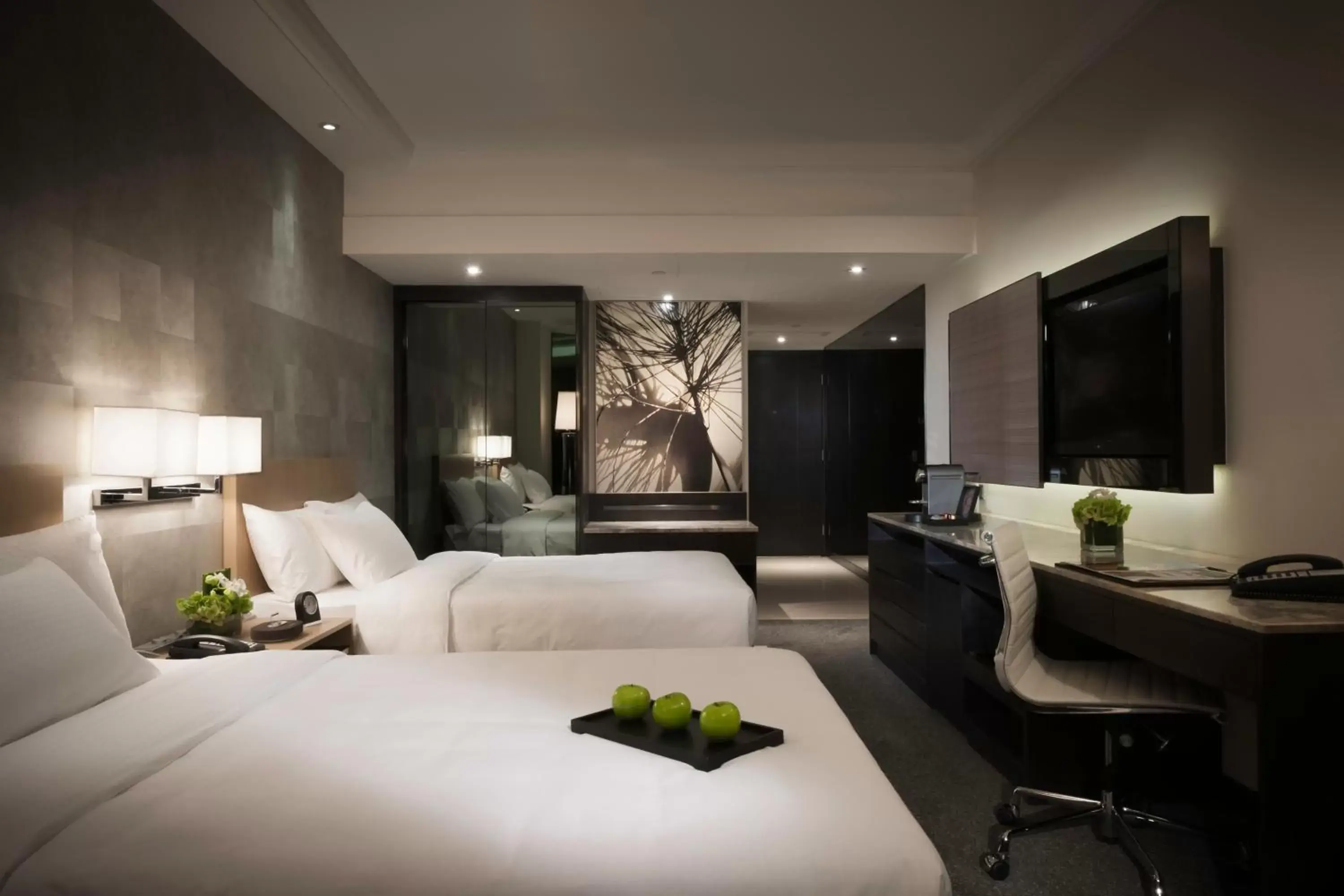 Bedroom in Gateway Hotel, Marco Polo