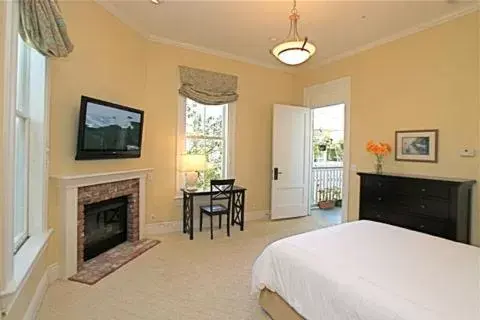 Bedroom in The Gables Inn Sausalito