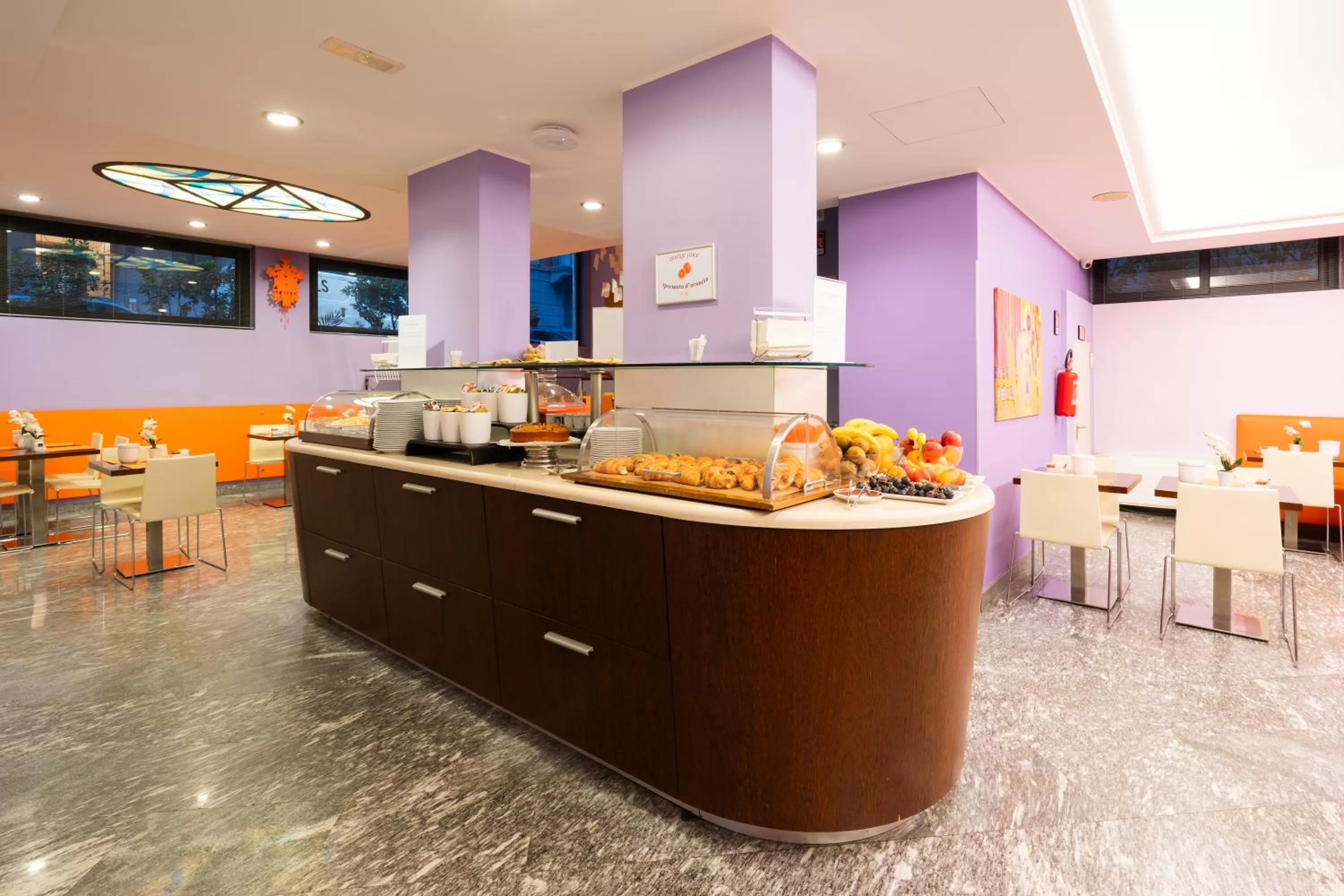 Breakfast in Hotel Des Etrangers