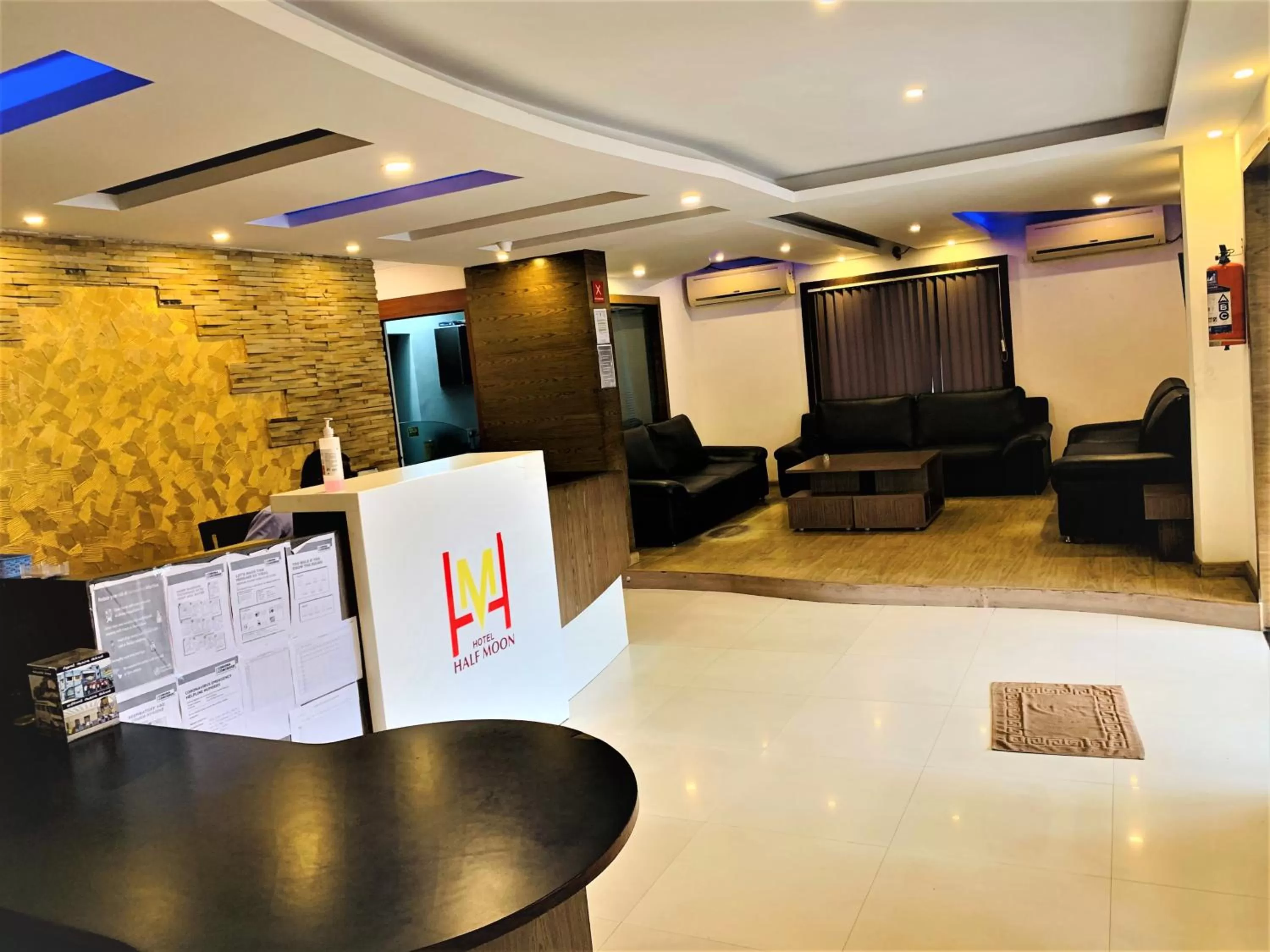 Property building in Hotel Half Moon Chennai