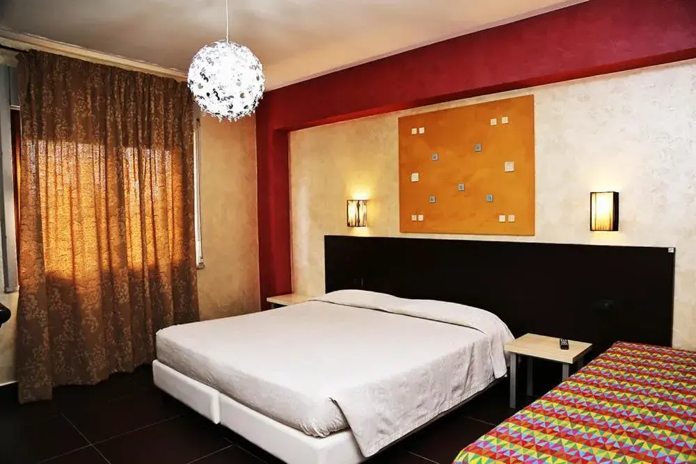 Shower, Bed in Hotel Miramonti