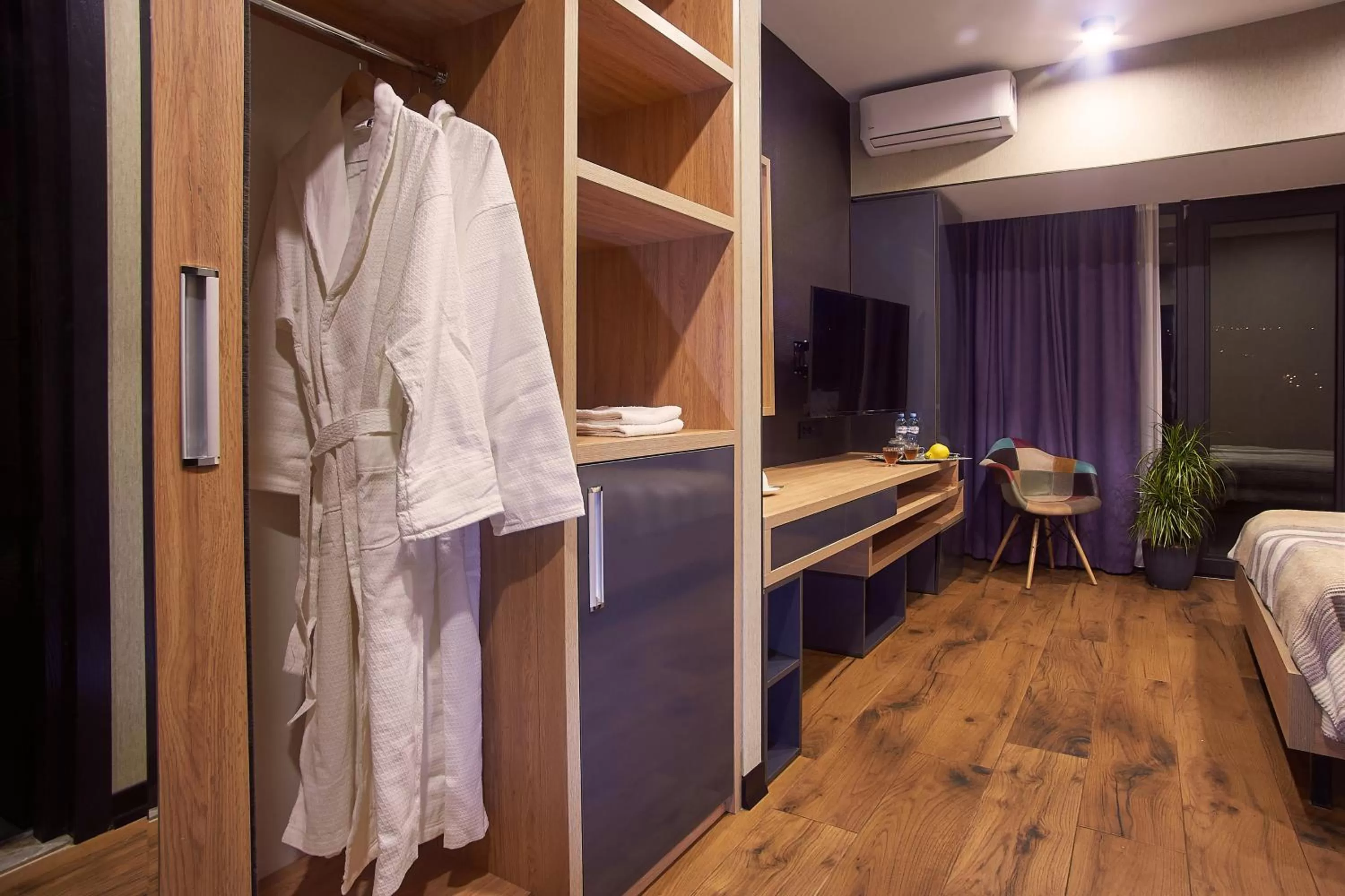 TV and multimedia, Bed in Green Boutique Hotel