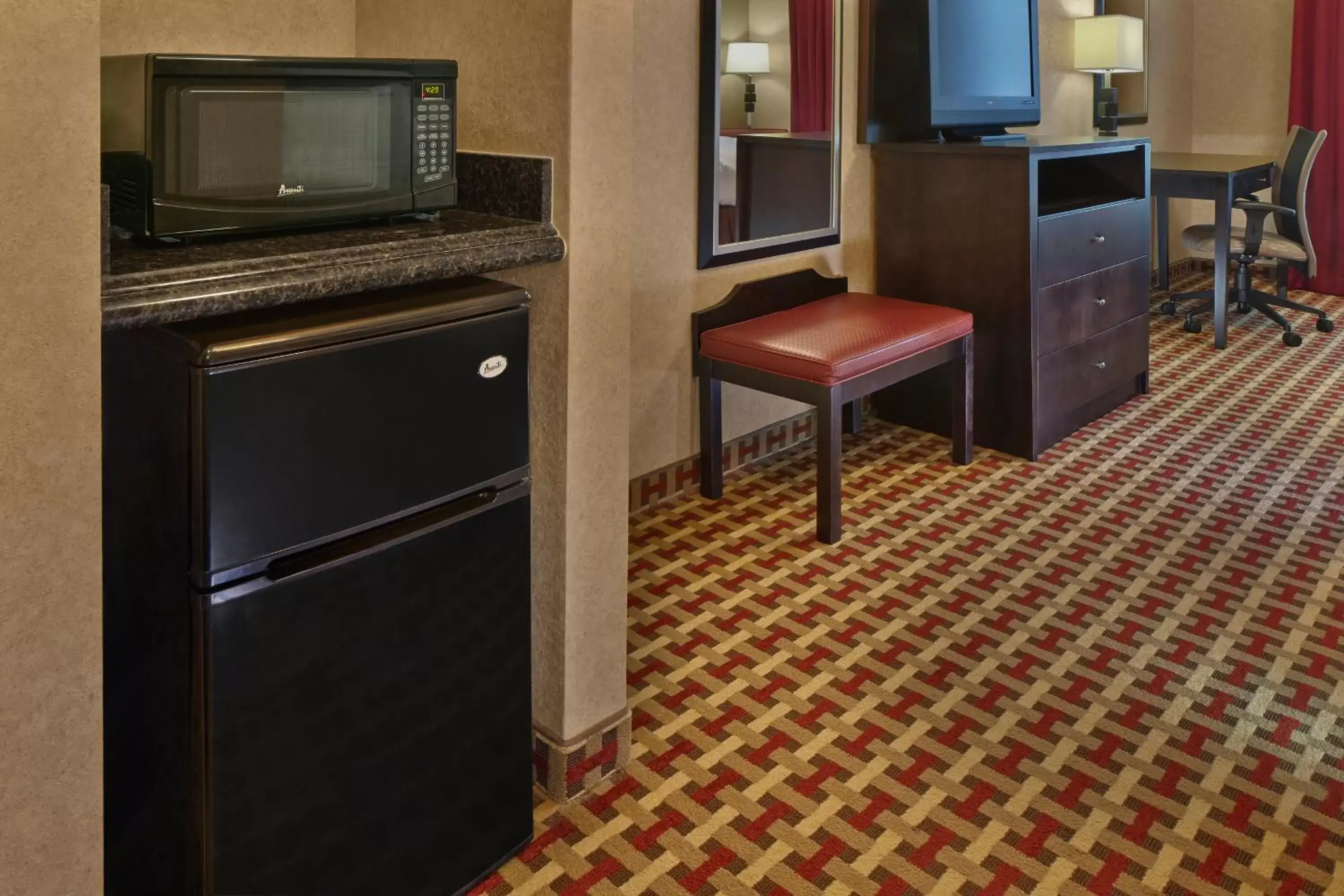 Photo of the whole room, TV/Entertainment Center in Holiday Inn Jacksonville E 295 Baymeadows, an IHG Hotel