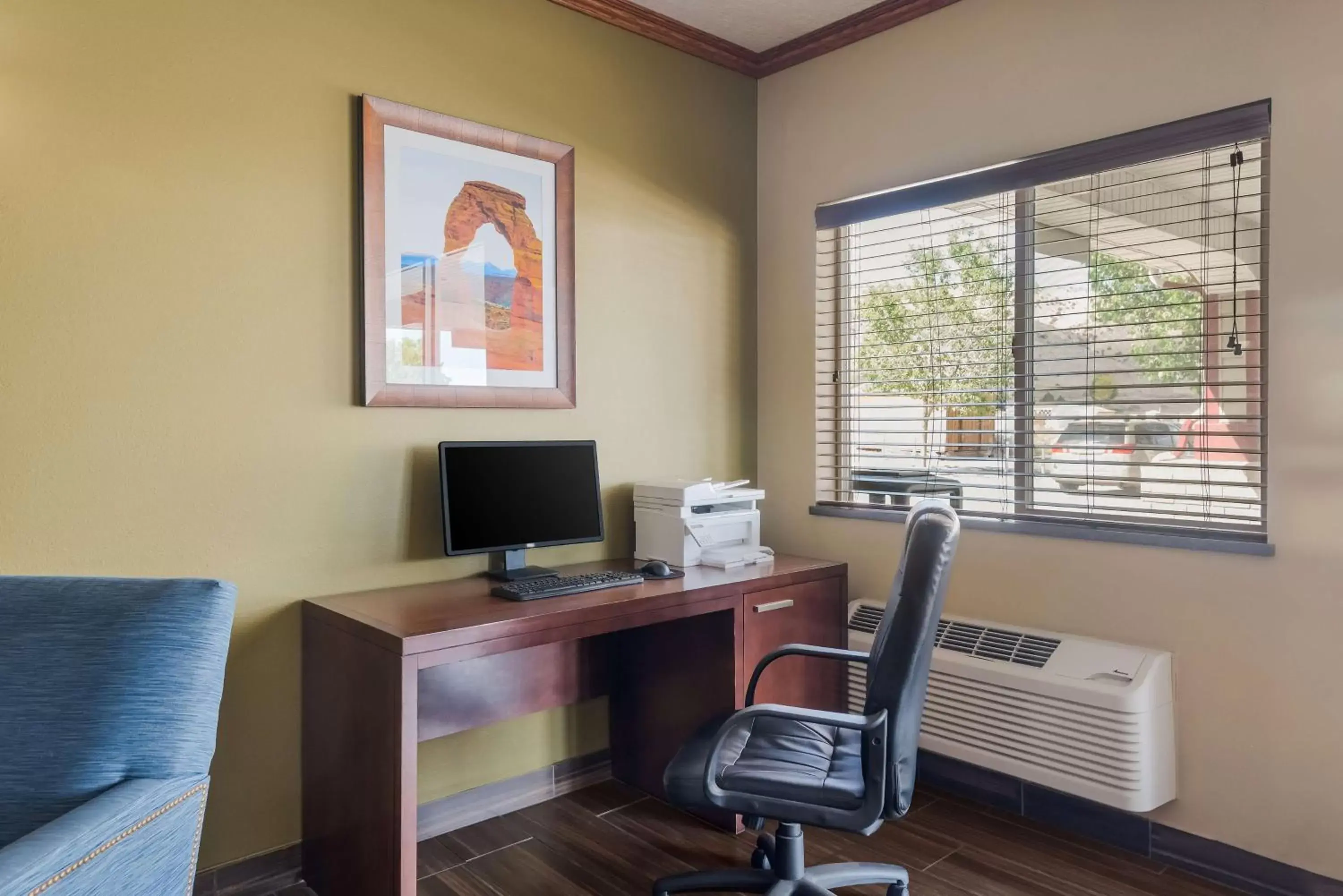 Business facilities, TV/Entertainment Center in Best Western Richfield Inn