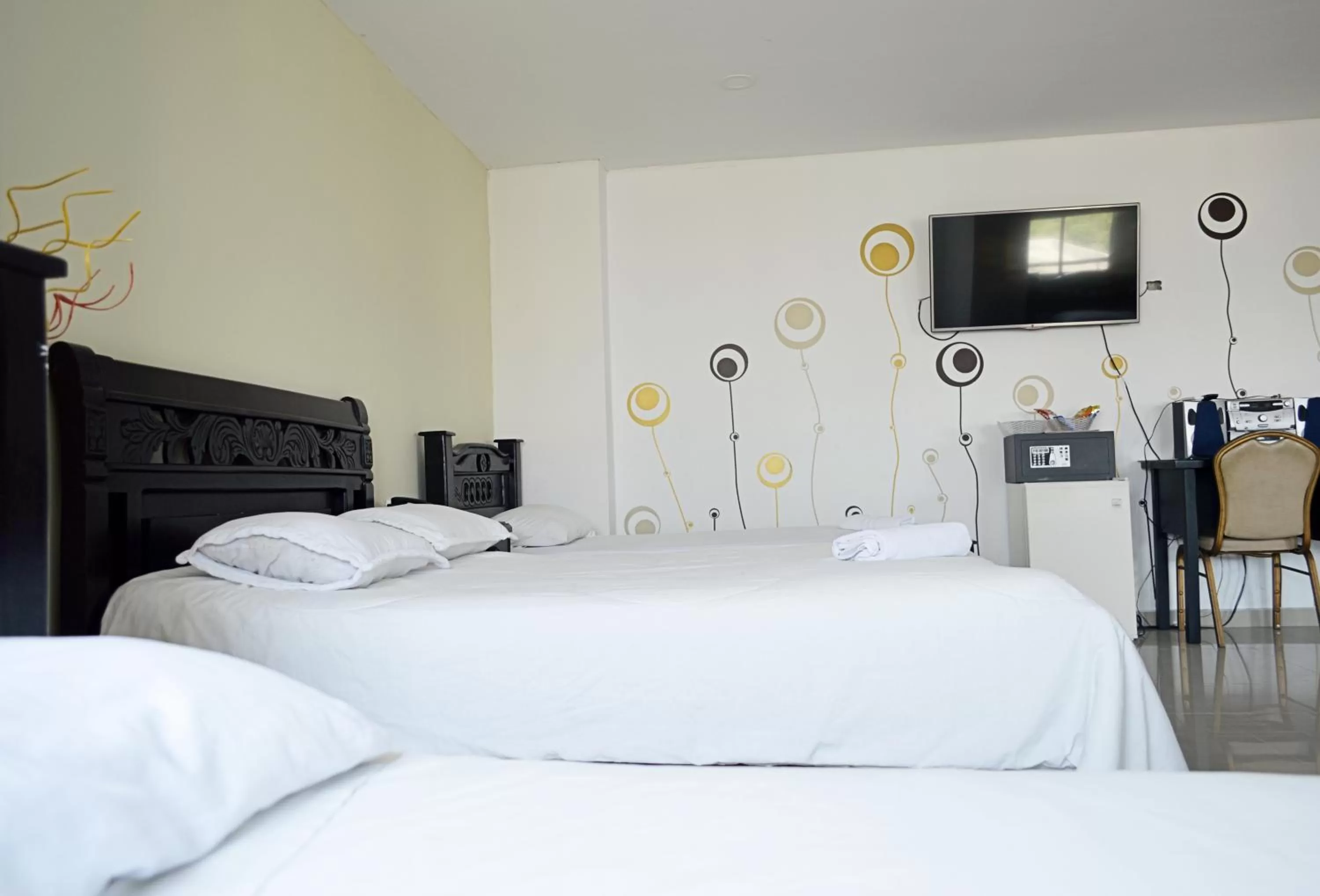 Bed in Hotel Intersuites