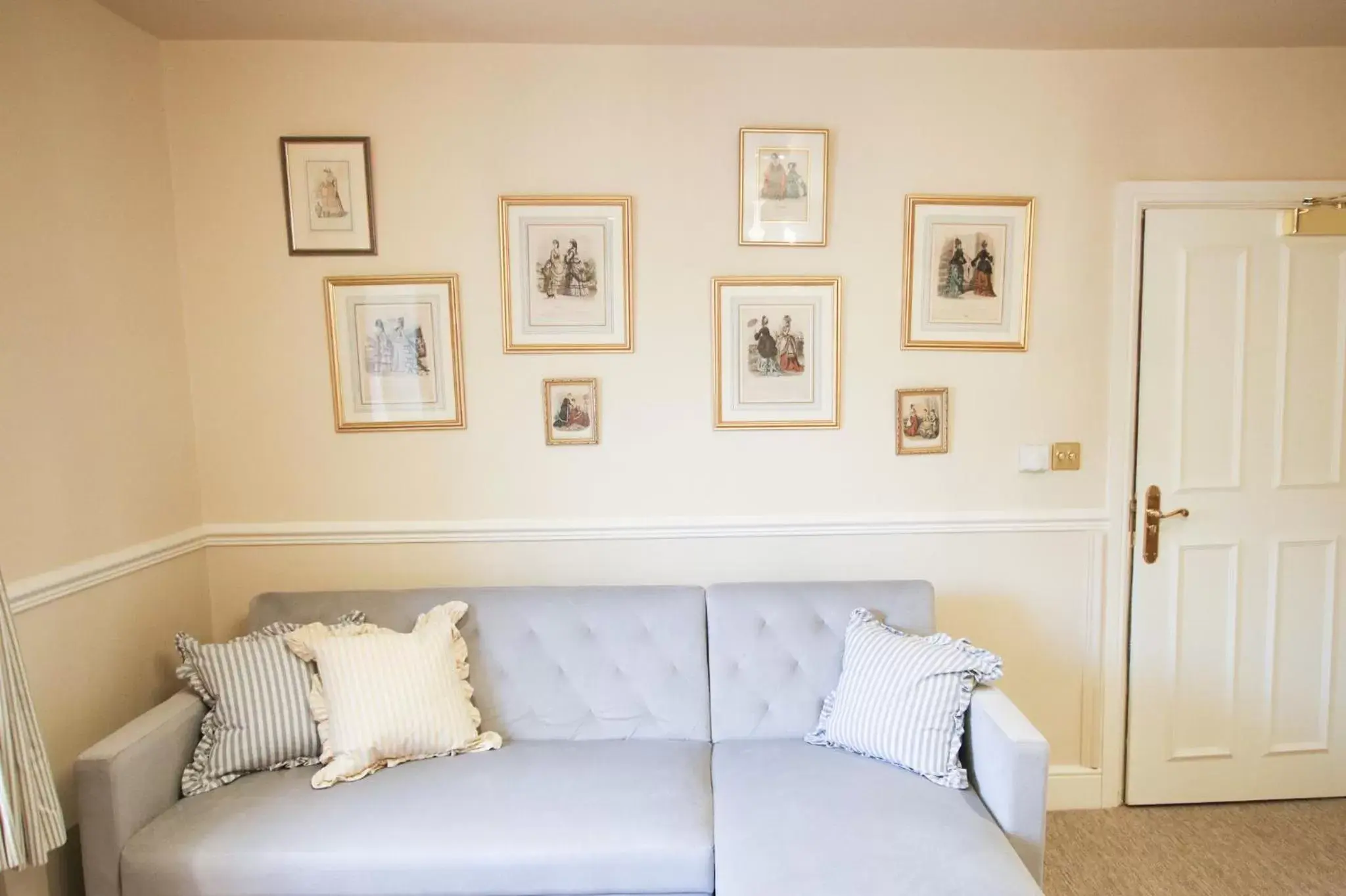 Seating area, Bed in Fleur de Lys Bampton