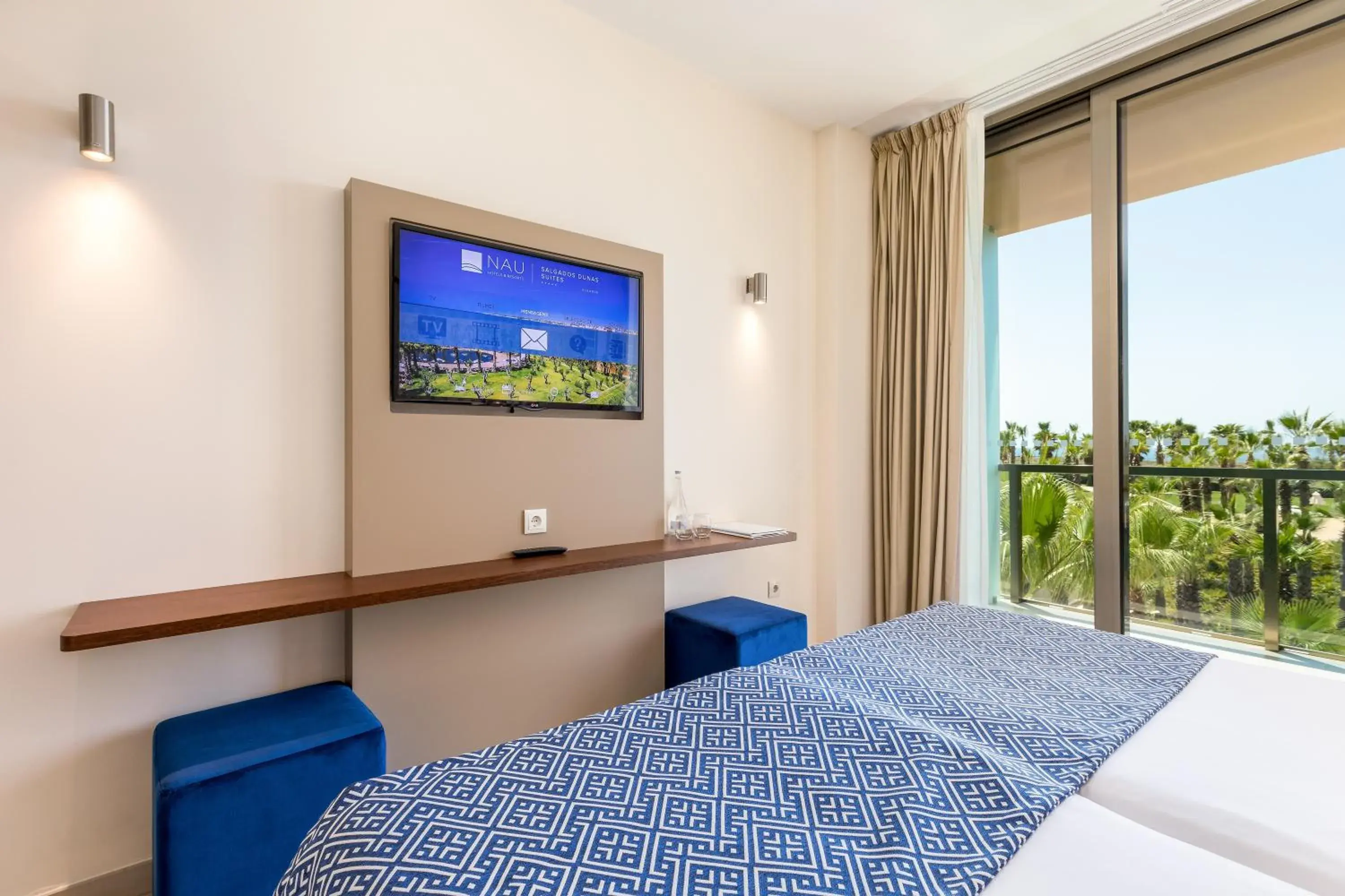 TV and multimedia, Bed in NAU Salgados Dunas Suites