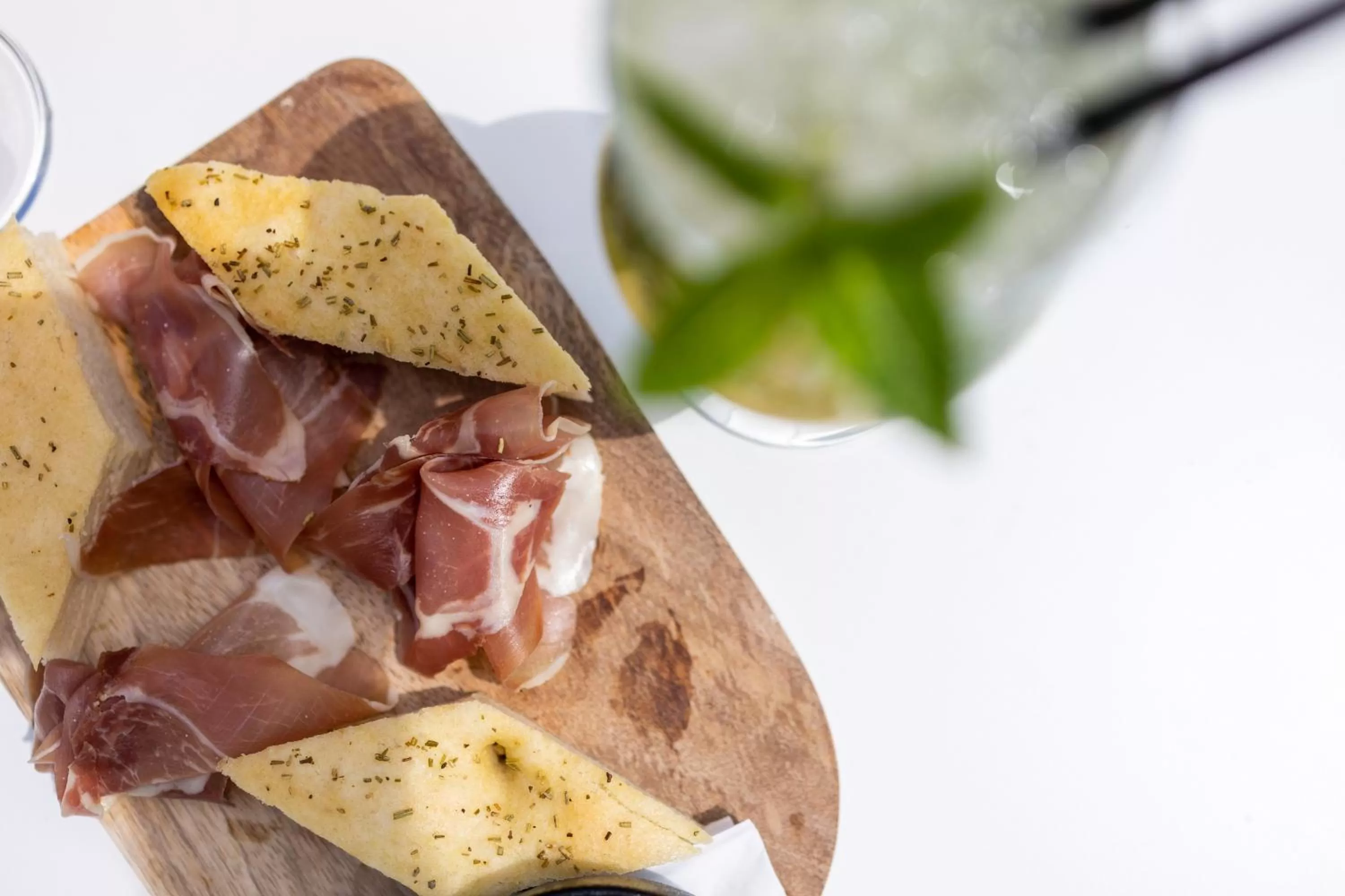 Lounge or bar in Hôtel restaurant Kyriad Fréjus