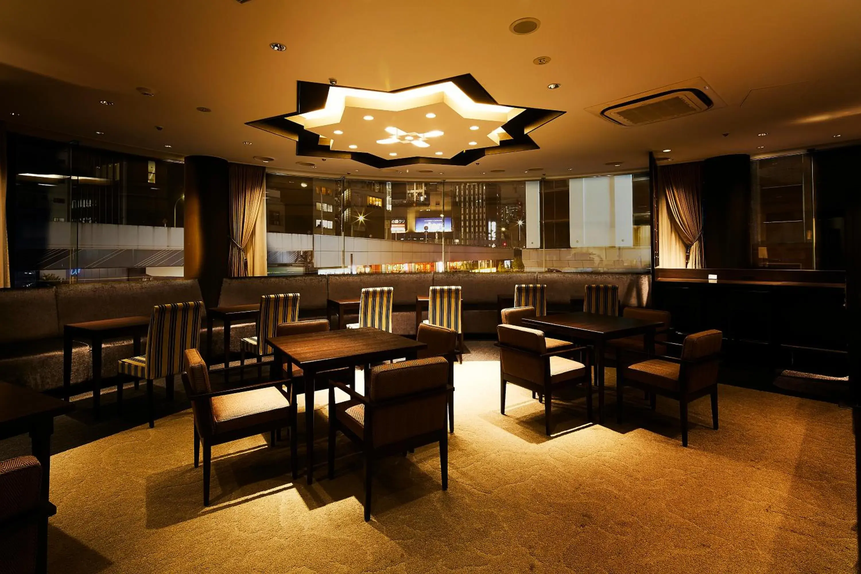 Communal lounge/ TV room, Restaurant/Places to Eat in Ginza Grand Hotel