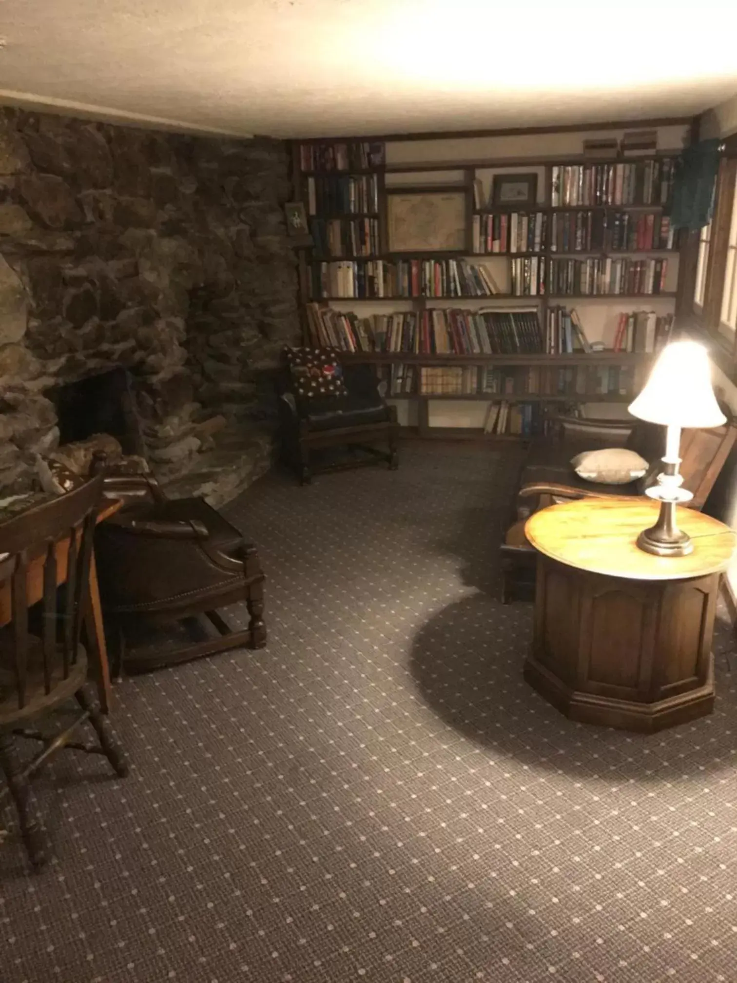 Library in Summit Lodge