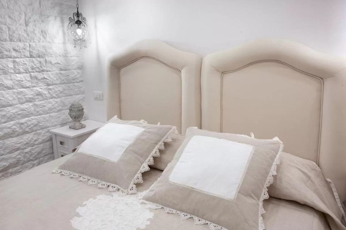 Decorative detail, Bed in Domus Rosa