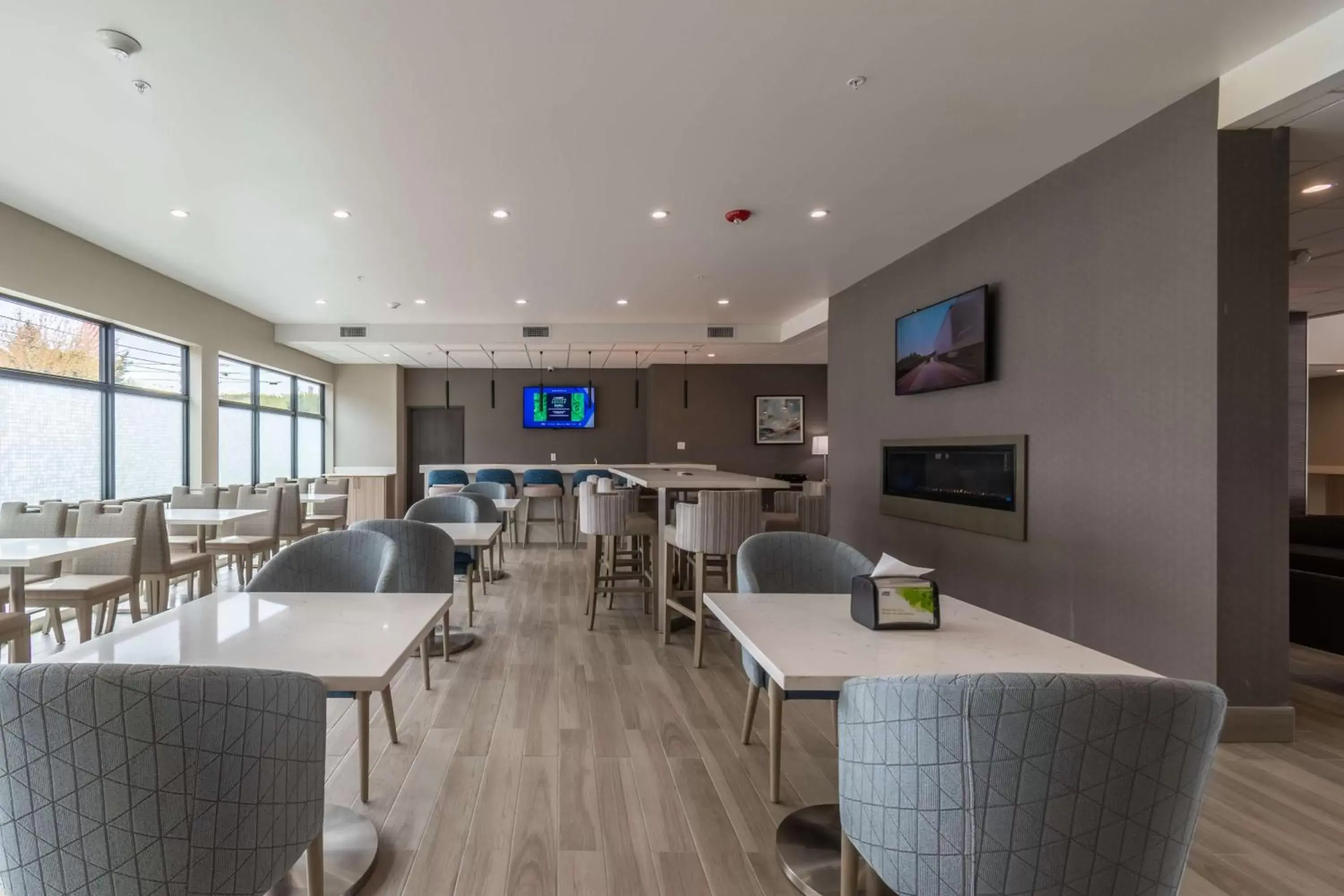 Breakfast in Best Western Plus Tacoma Hotel Breakfast in Best Western Plus Tacoma Hotel