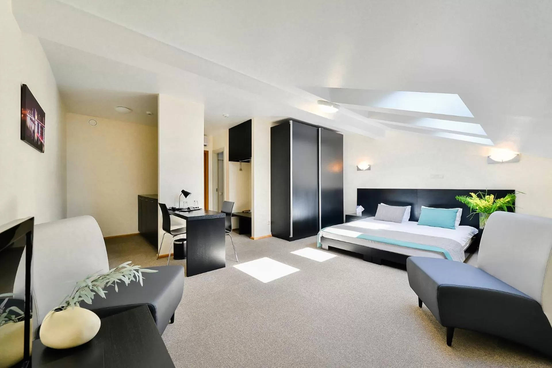 Photo of the whole room in Hotel Vantis Riverside