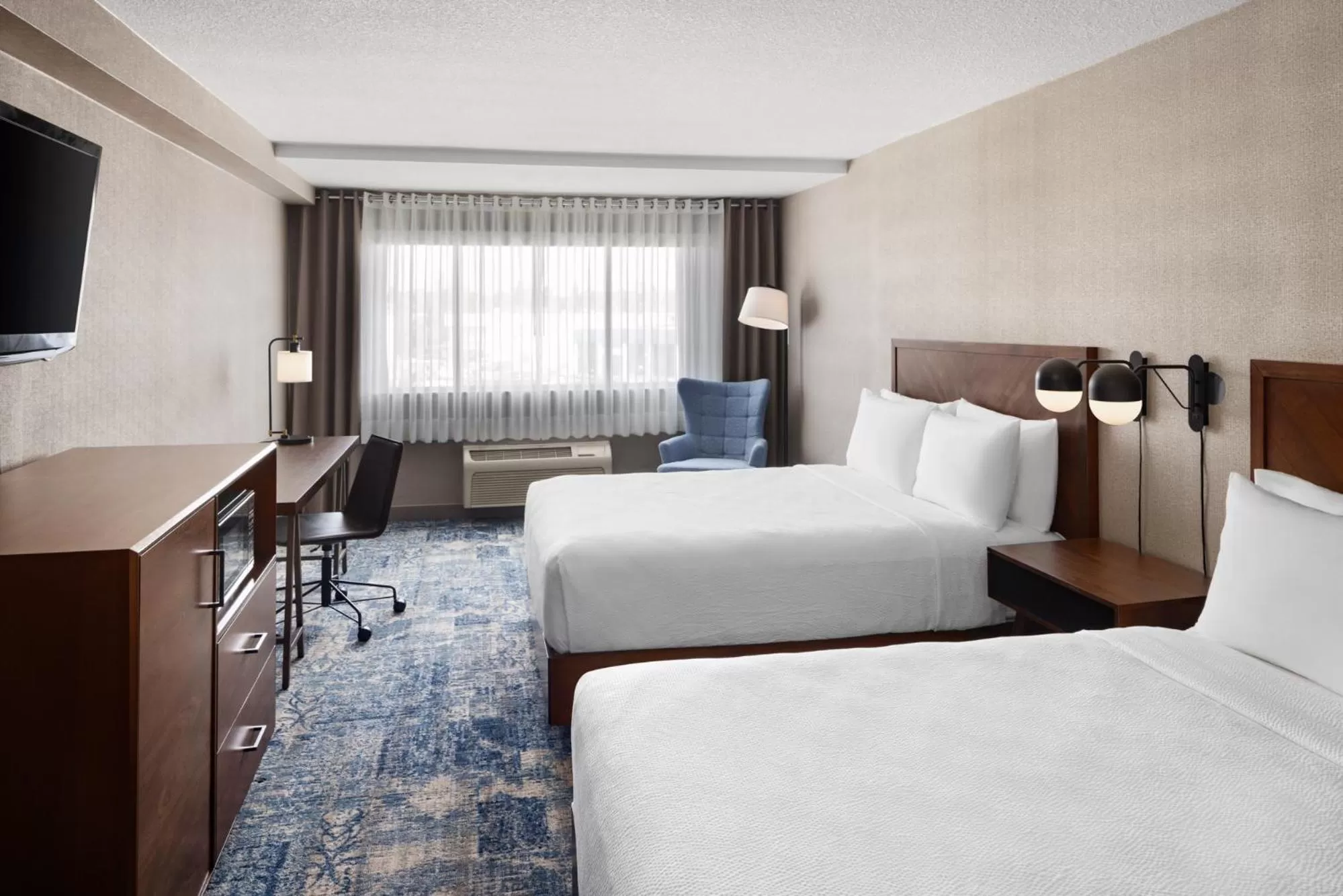 Bedroom, Bed in Four Points by Sheraton Edmonton South