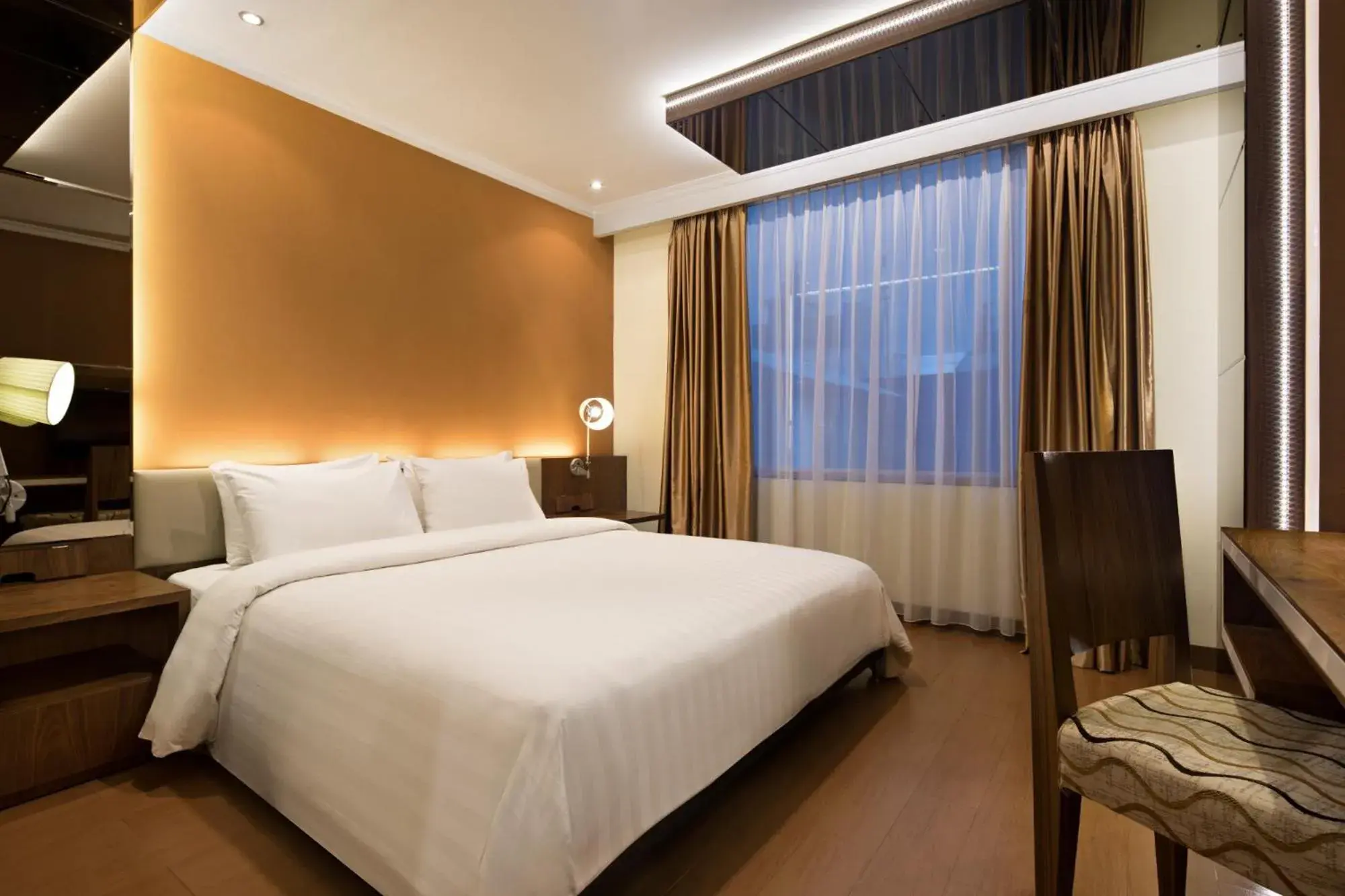 Bedroom, Bed in Golden Boutique Hotel Kemayoran