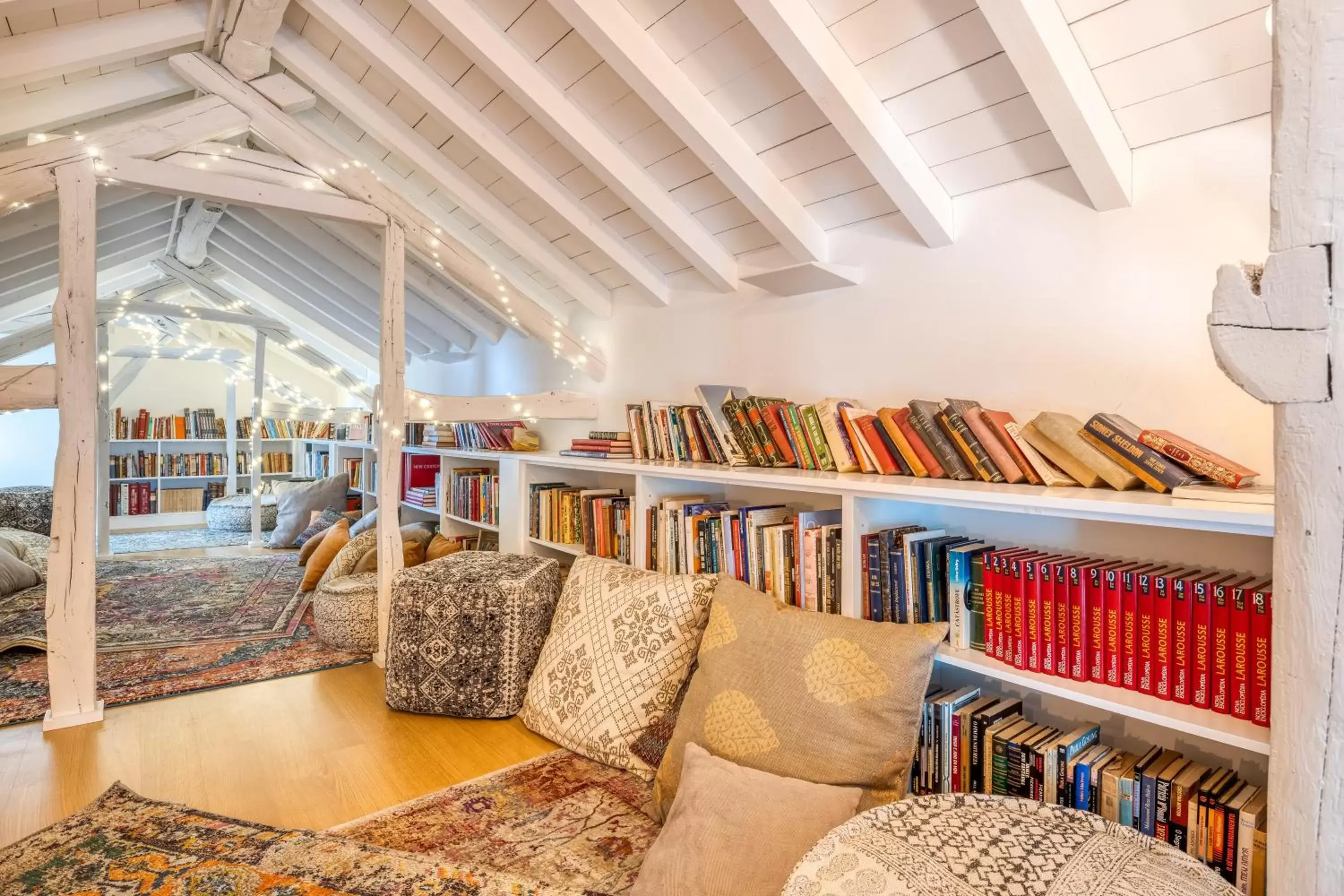 Library in Selina Porto
