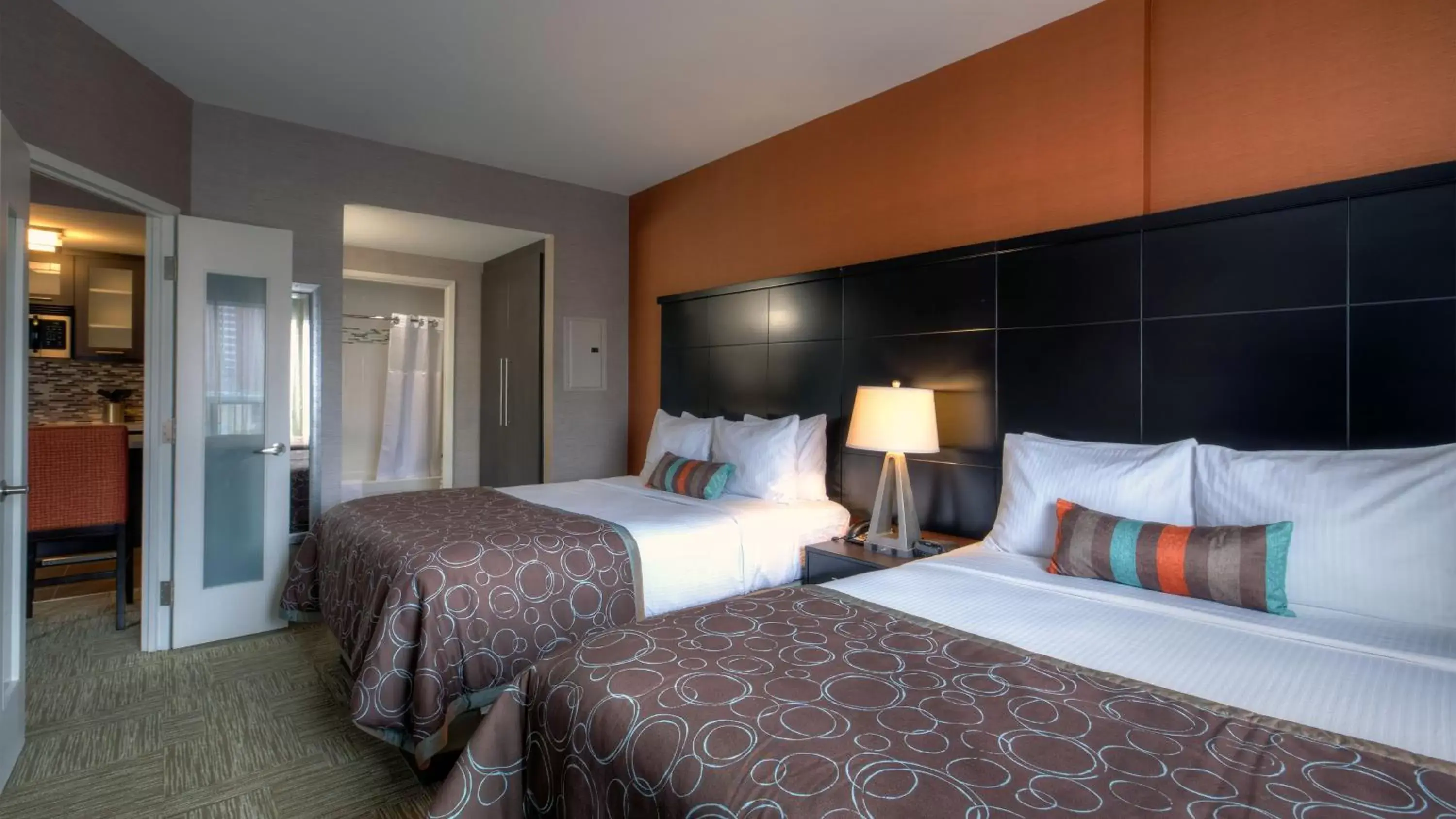 Photo of the whole room, Bed in Staybridge Suites Hamilton - Downtown, an IHG Hotel