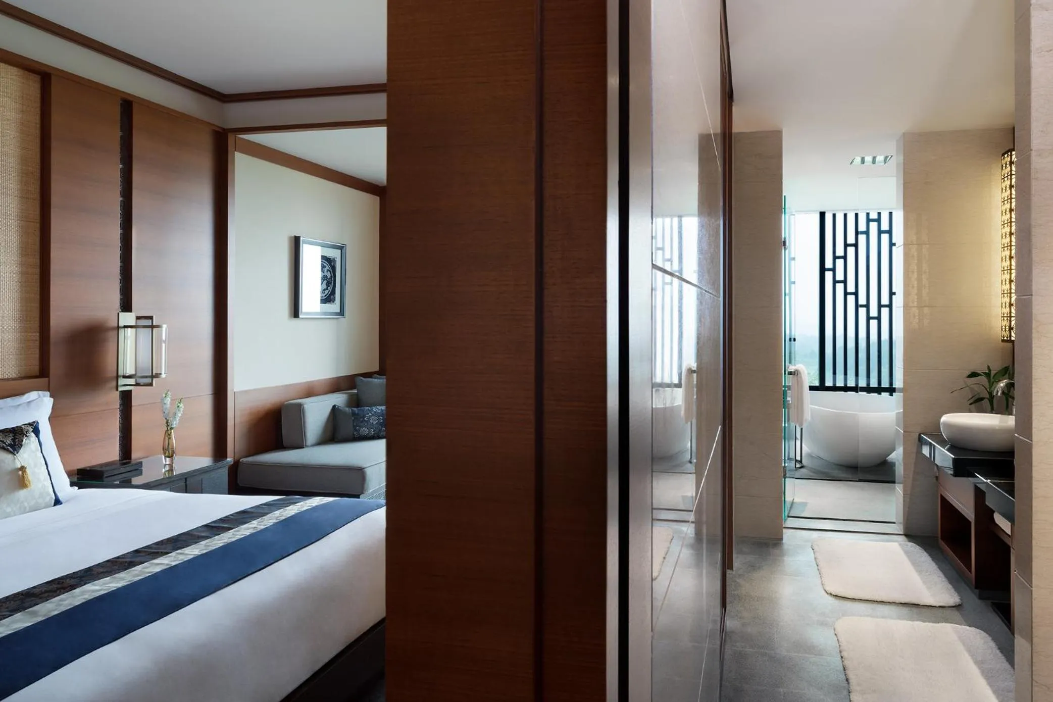 Bed in Anantara Guiyang Resort