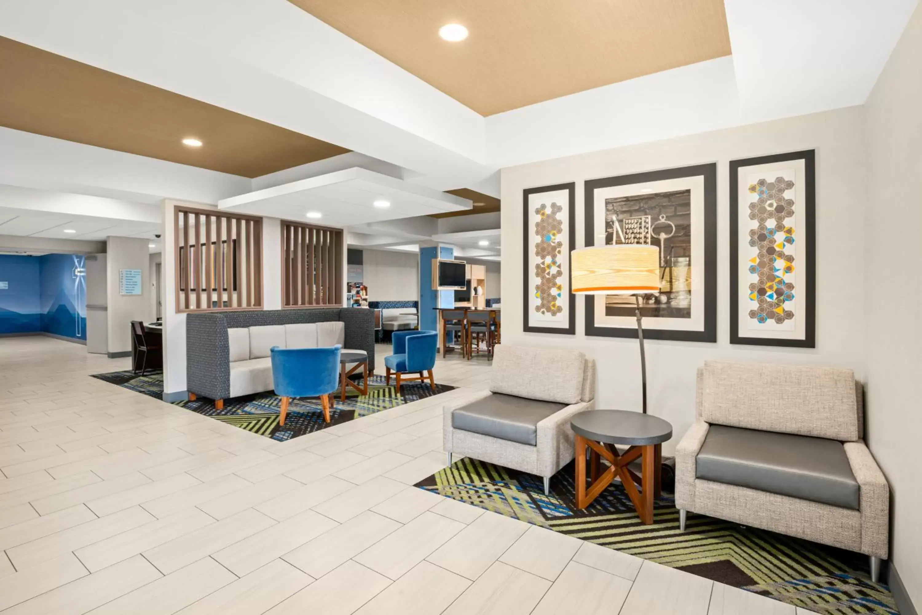Property building, Seating Area in Holiday Inn Express Hotel & Suites Marysville, an IHG Hotel