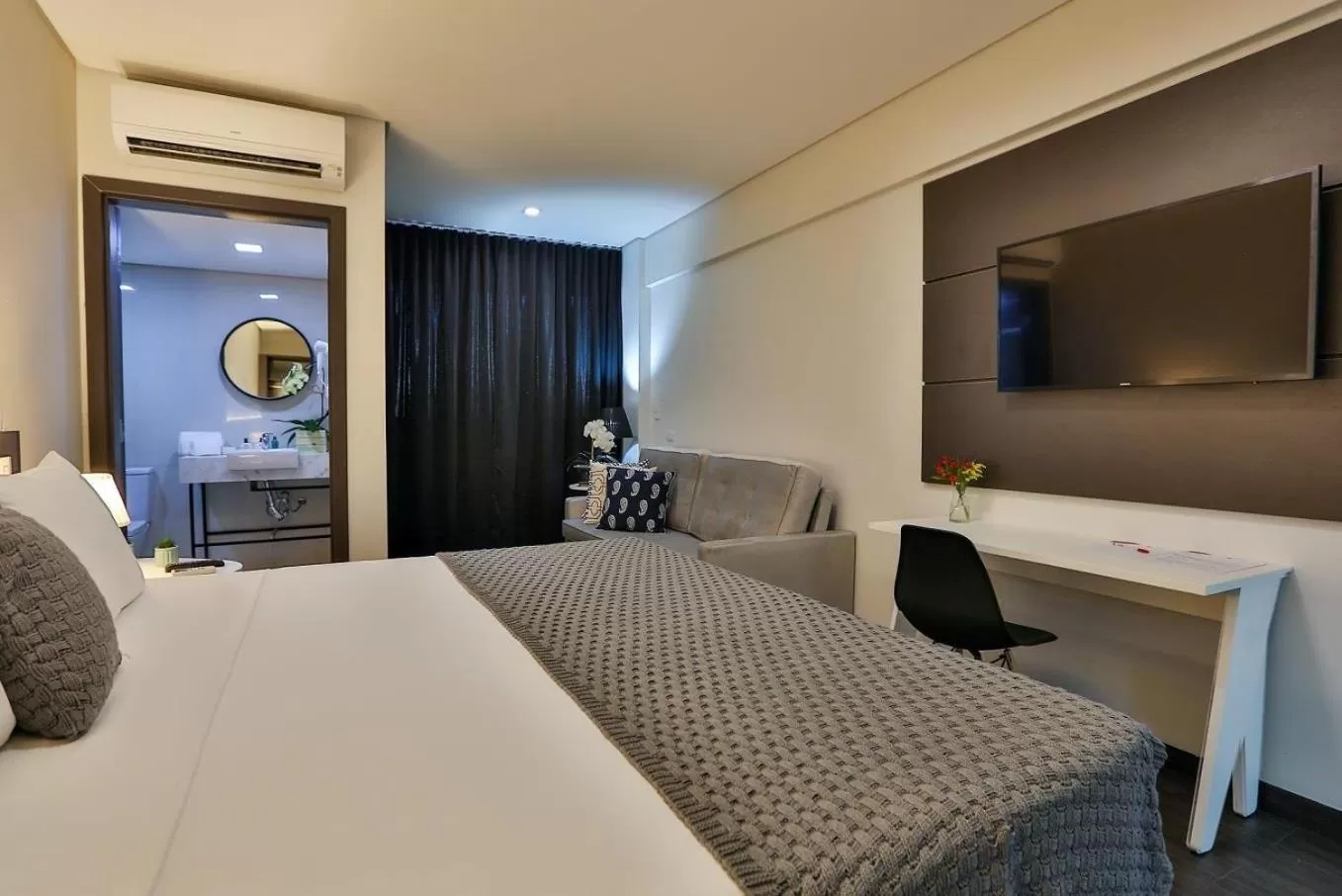 Photo of the whole room, Bed in Executive Inn Fernandopolis