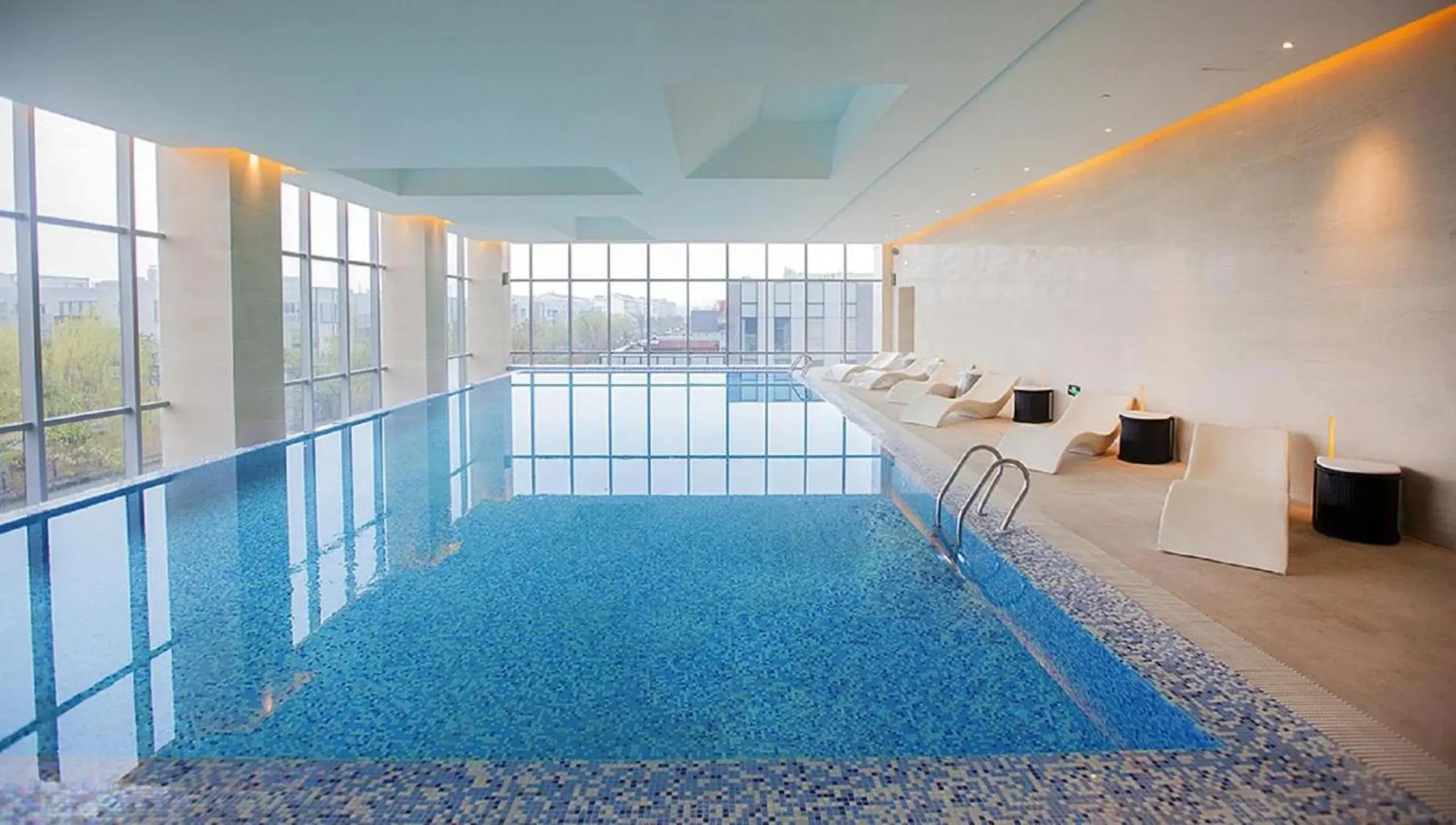 Swimming Pool in Radisson Blu Shanghai Pudong Jinqiao