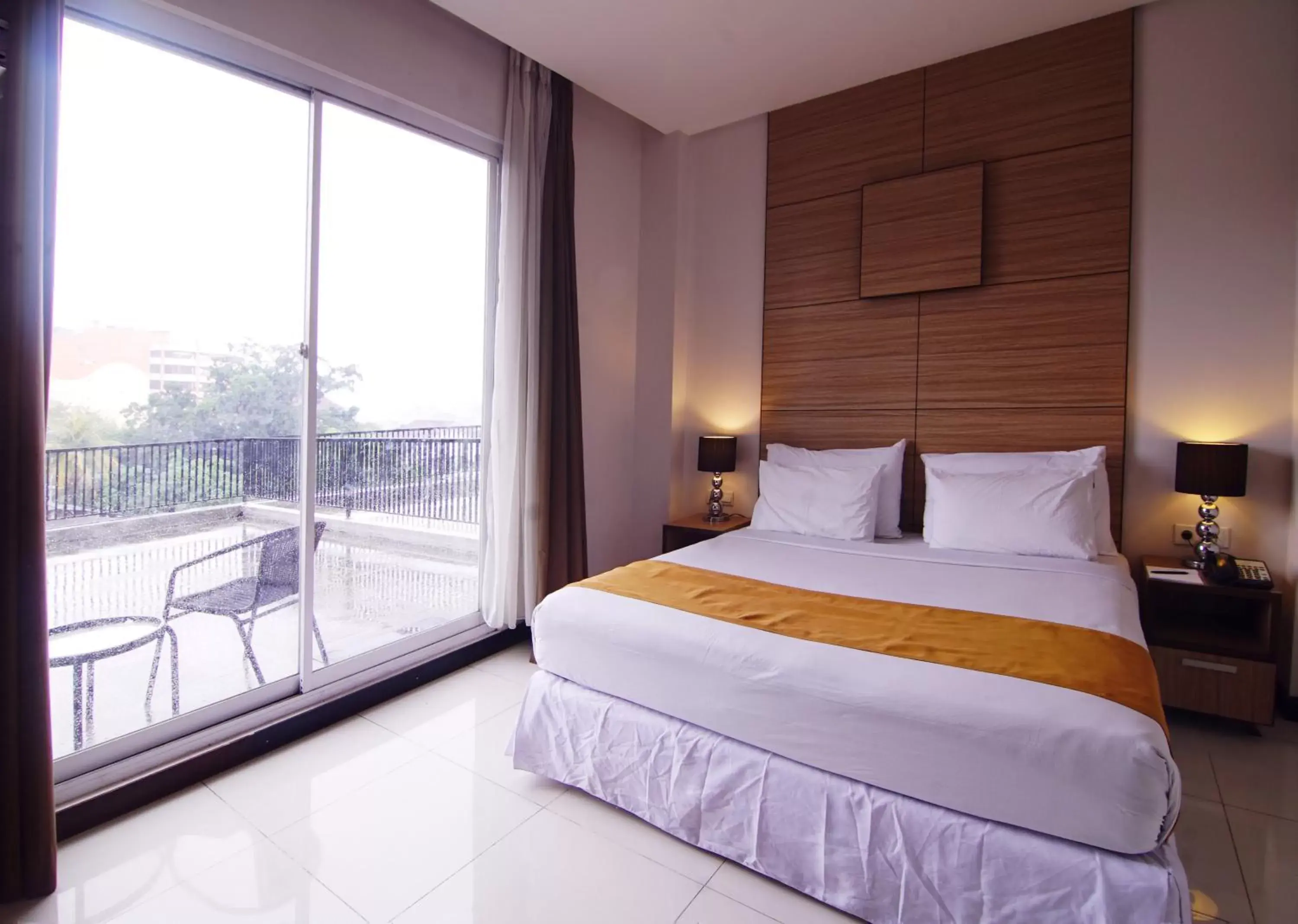 Mountain view, Bed in Royal Hotel Bogor