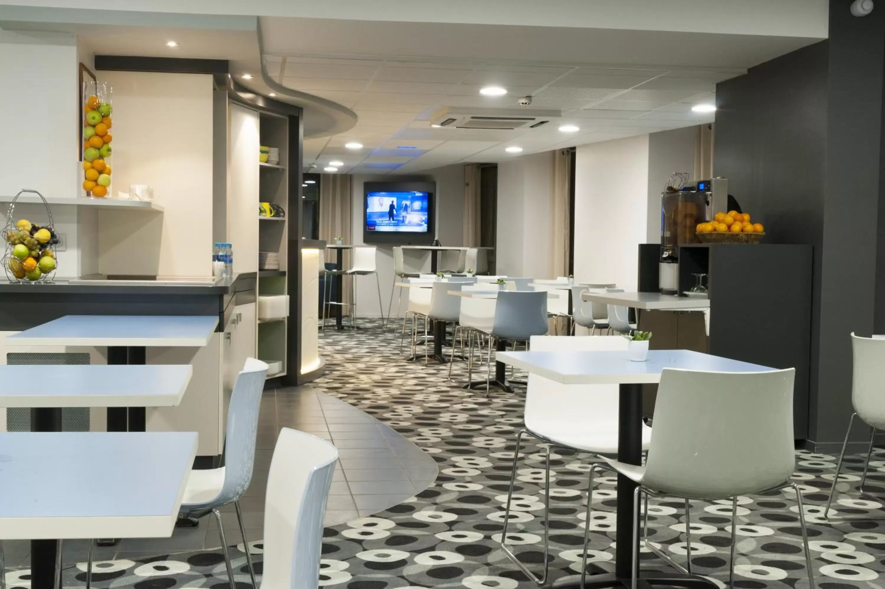 Lounge or bar, Lounge/Bar in Brit Hotel Mâcon Centre Gare