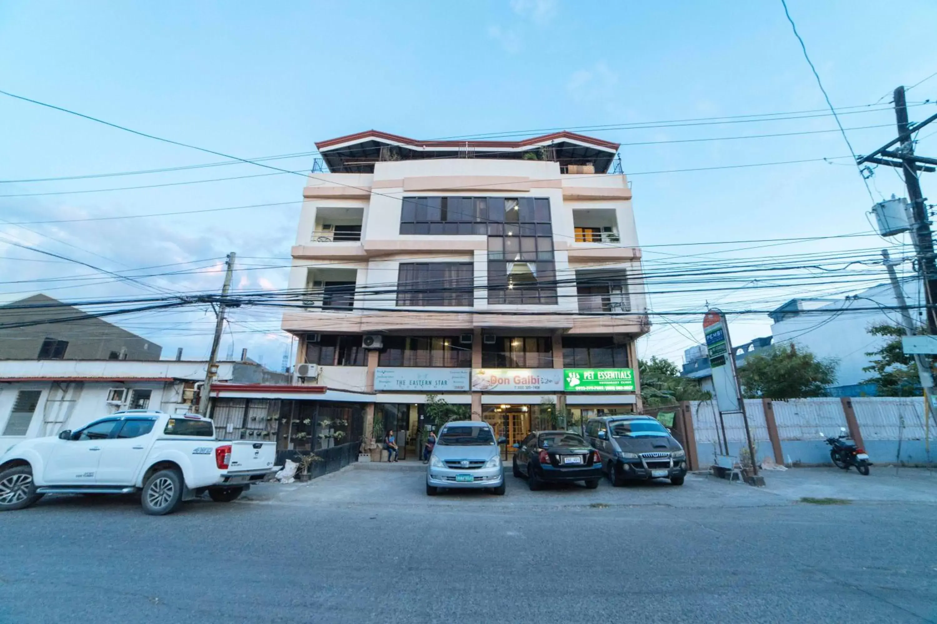 Property building in RedDoorz @ Ledesco Avenue Lapaz Iloilo Property building in RedDoorz @ Ledesco Avenue Lapaz Iloilo