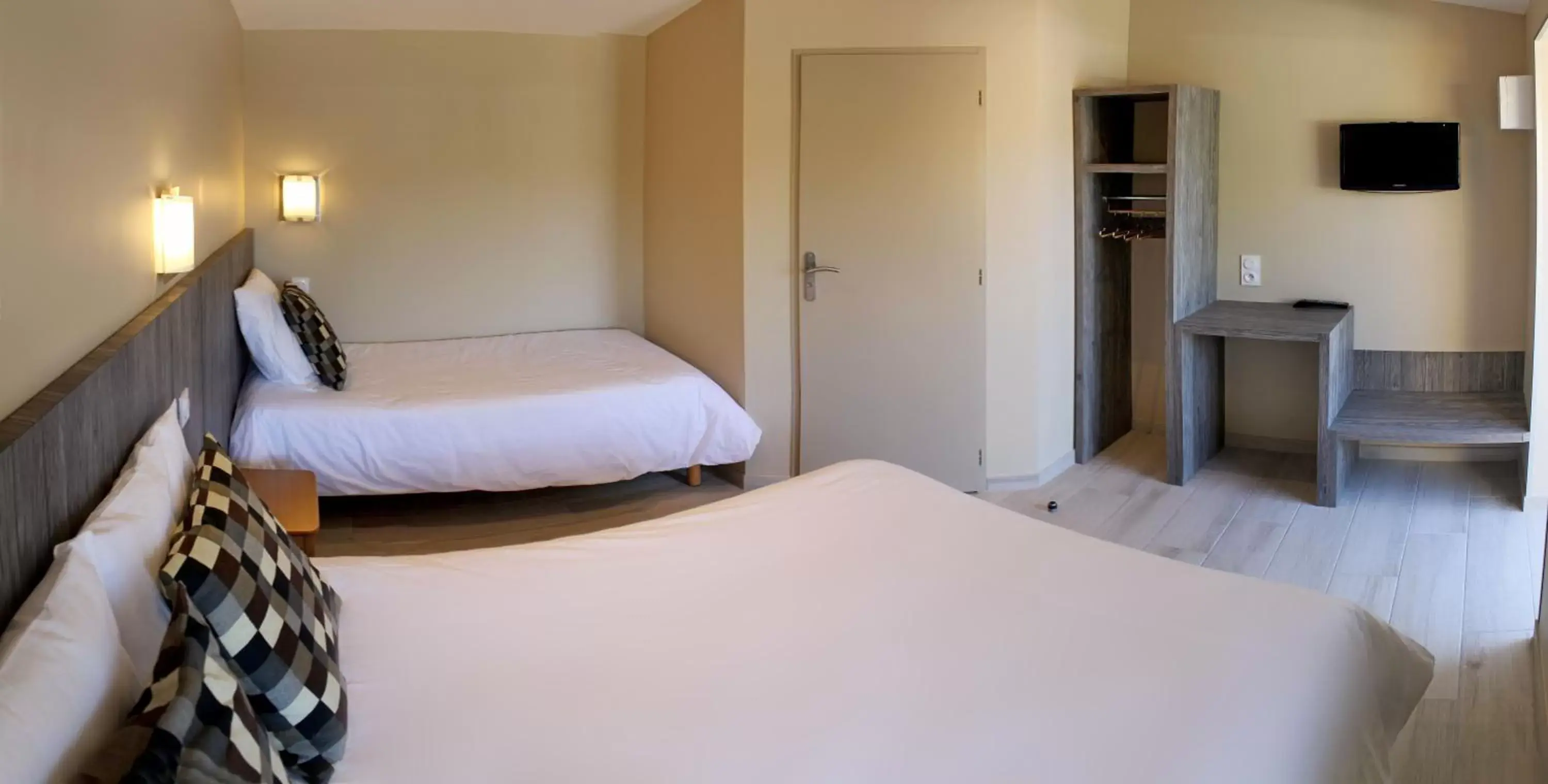 Bedroom, Bed in Hôtel Le Printemps
