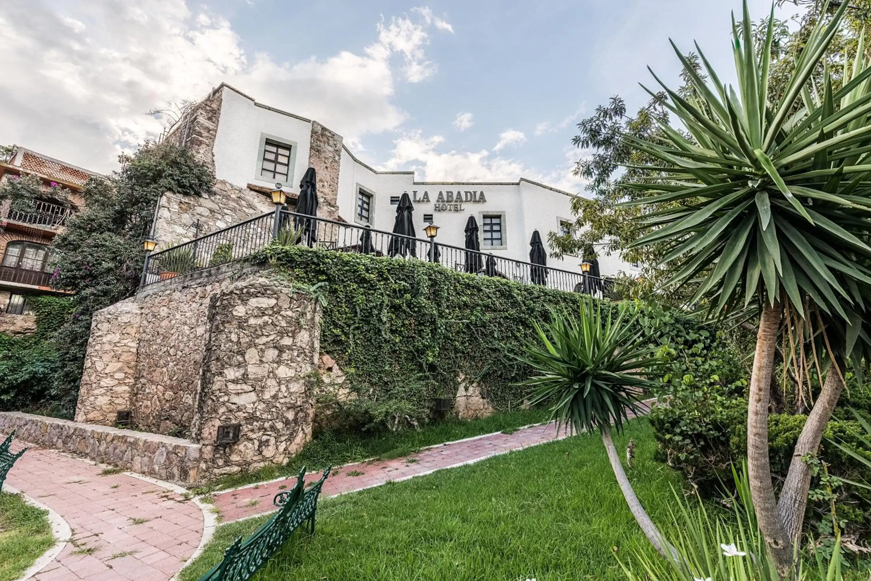 Facade/entrance, Property Building in Hotel Abadia Tradicional