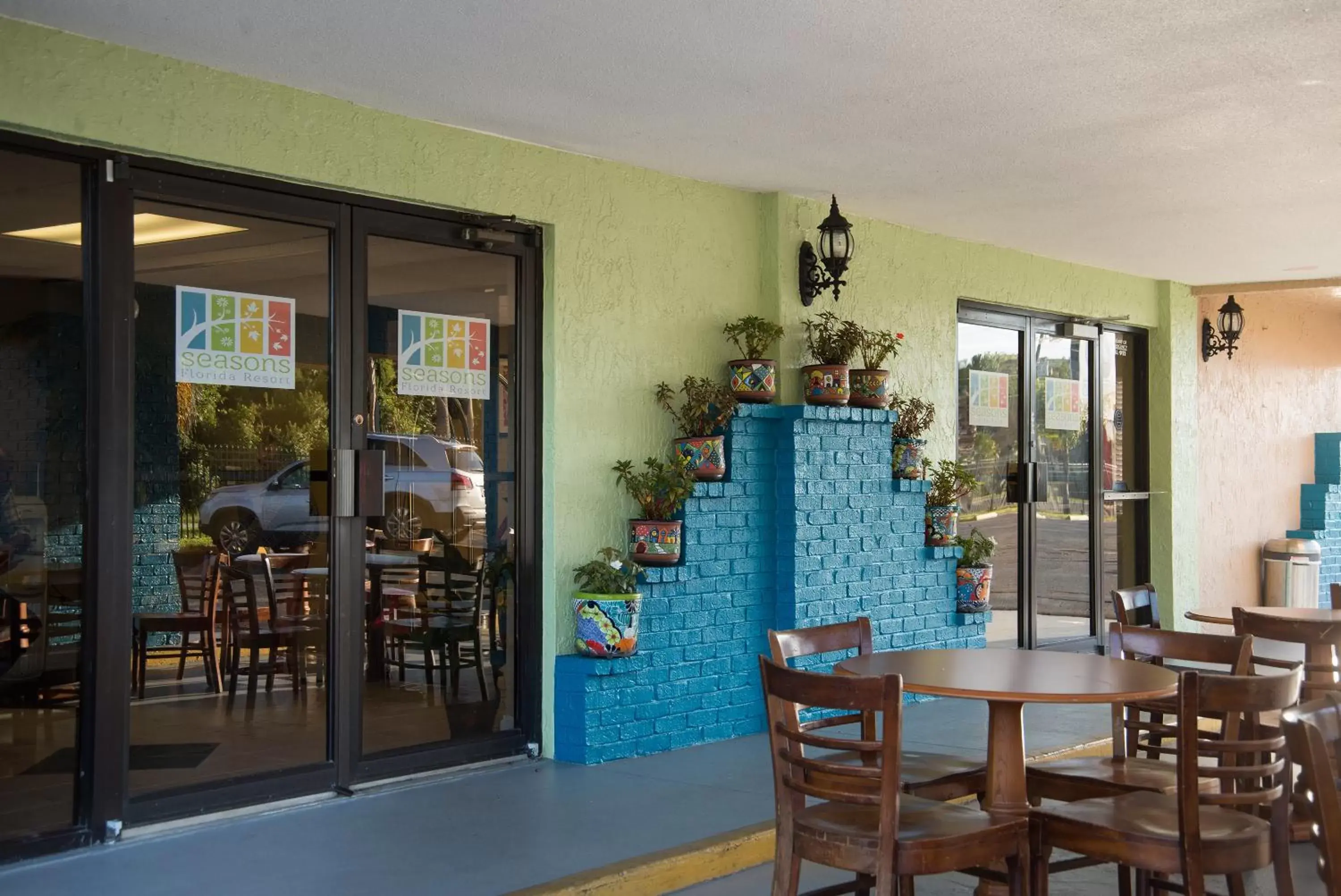 Lobby or reception, Lounge/Bar in Seasons Florida Resort