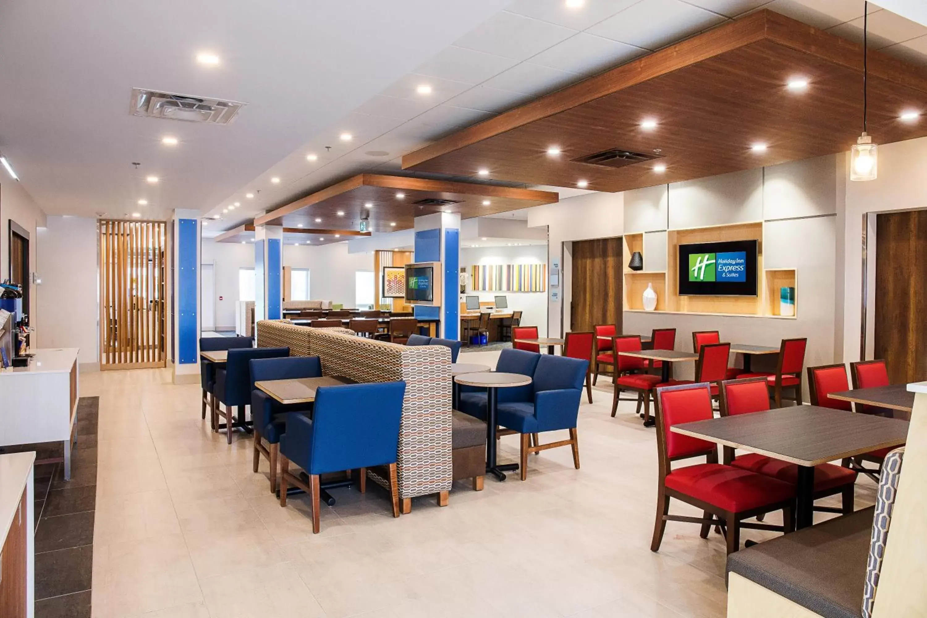 Breakfast, Lounge/Bar in Holiday Inn Express & Suites - Halifax – Dartmouth