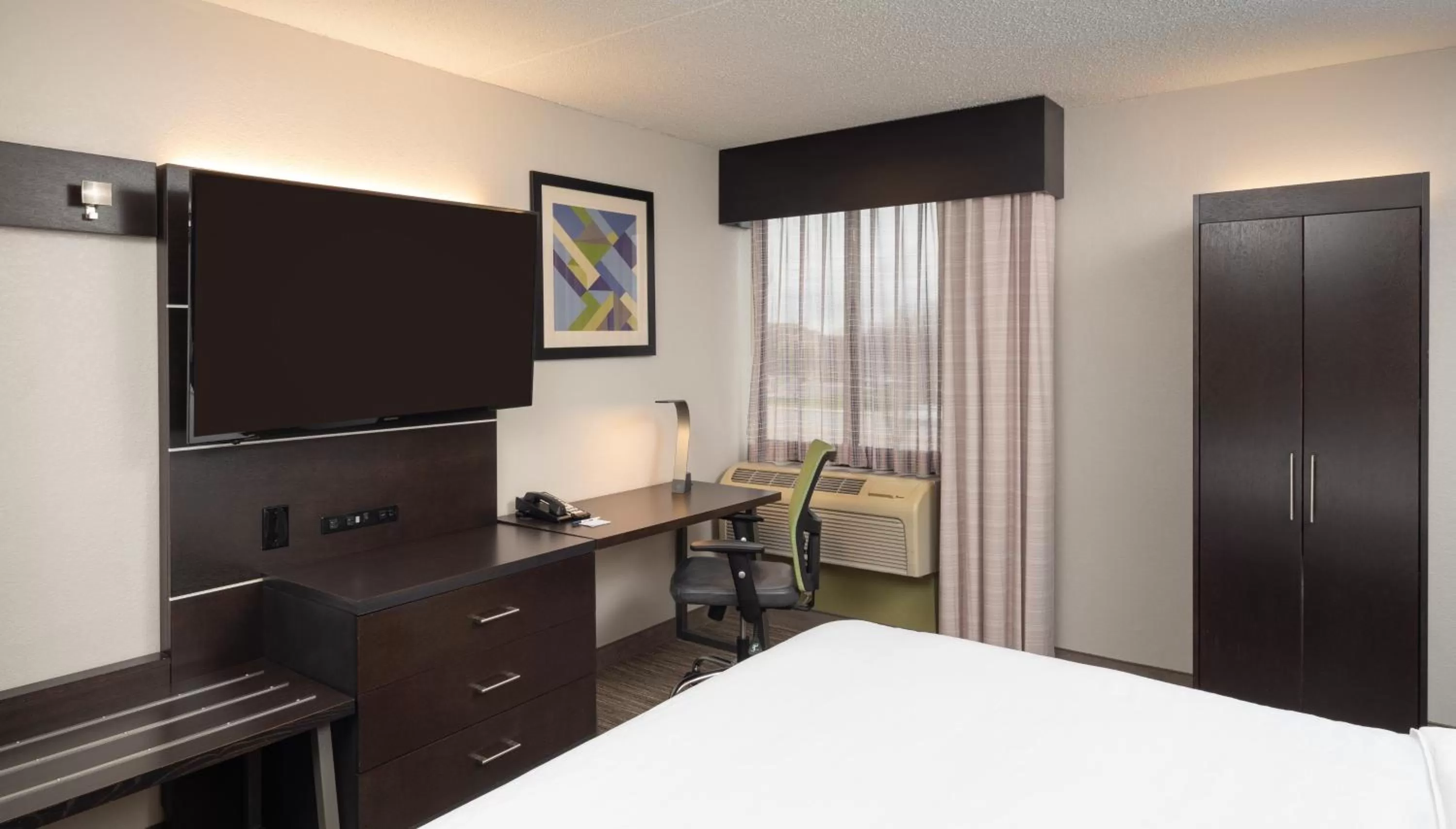 Photo of the whole room, Bed in Holiday Inn Express Rochester - Greece by IHG