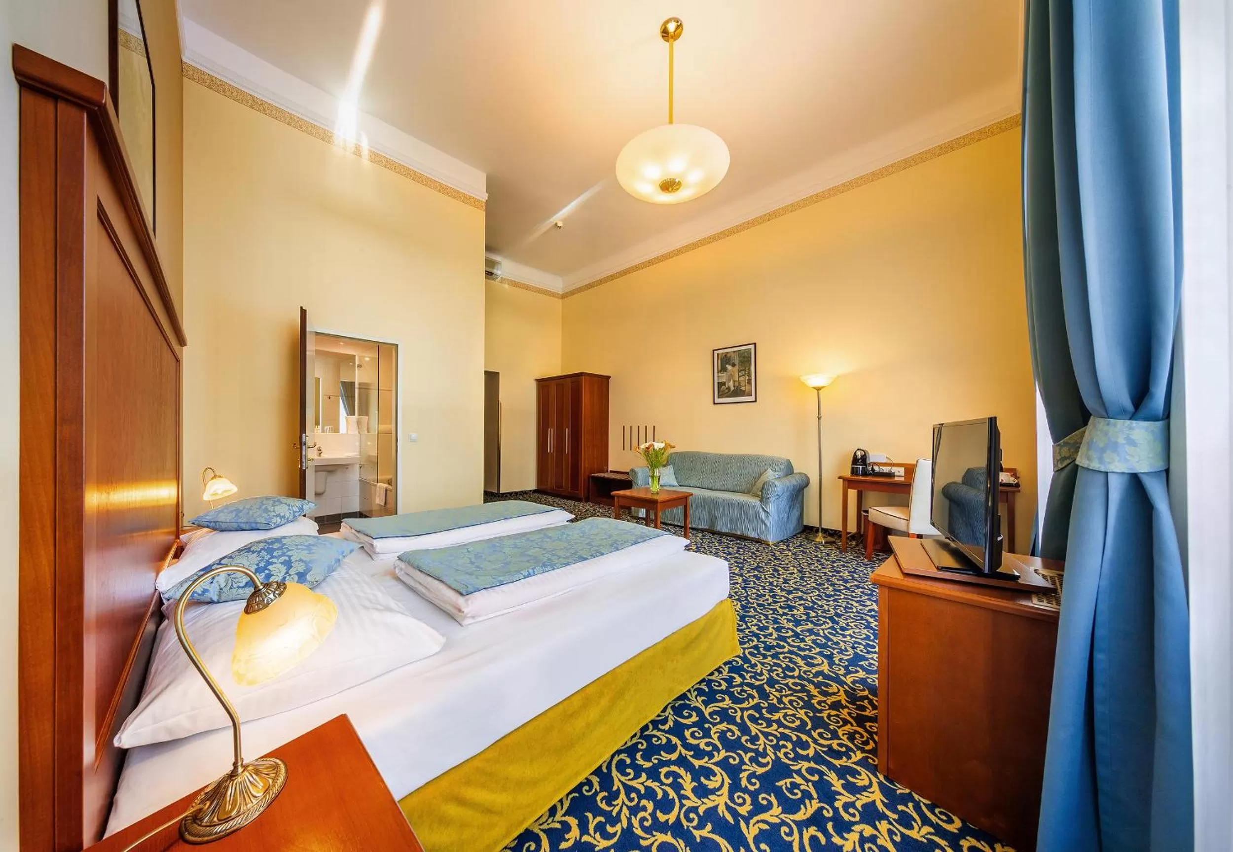 Photo of the whole room, Bed in Hotel Bellevue Wien