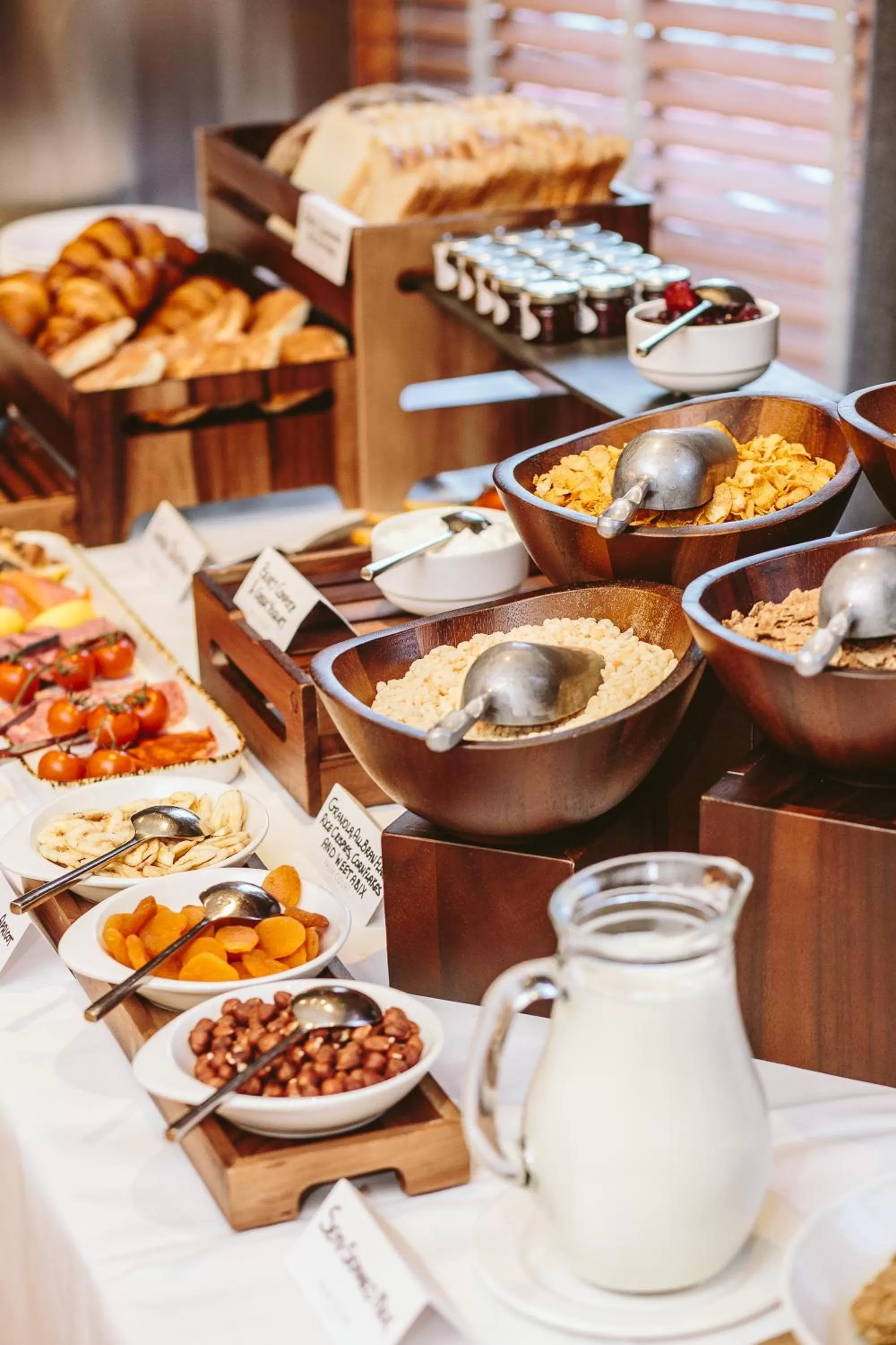 Restaurant/places to eat in Palm Court Hotel