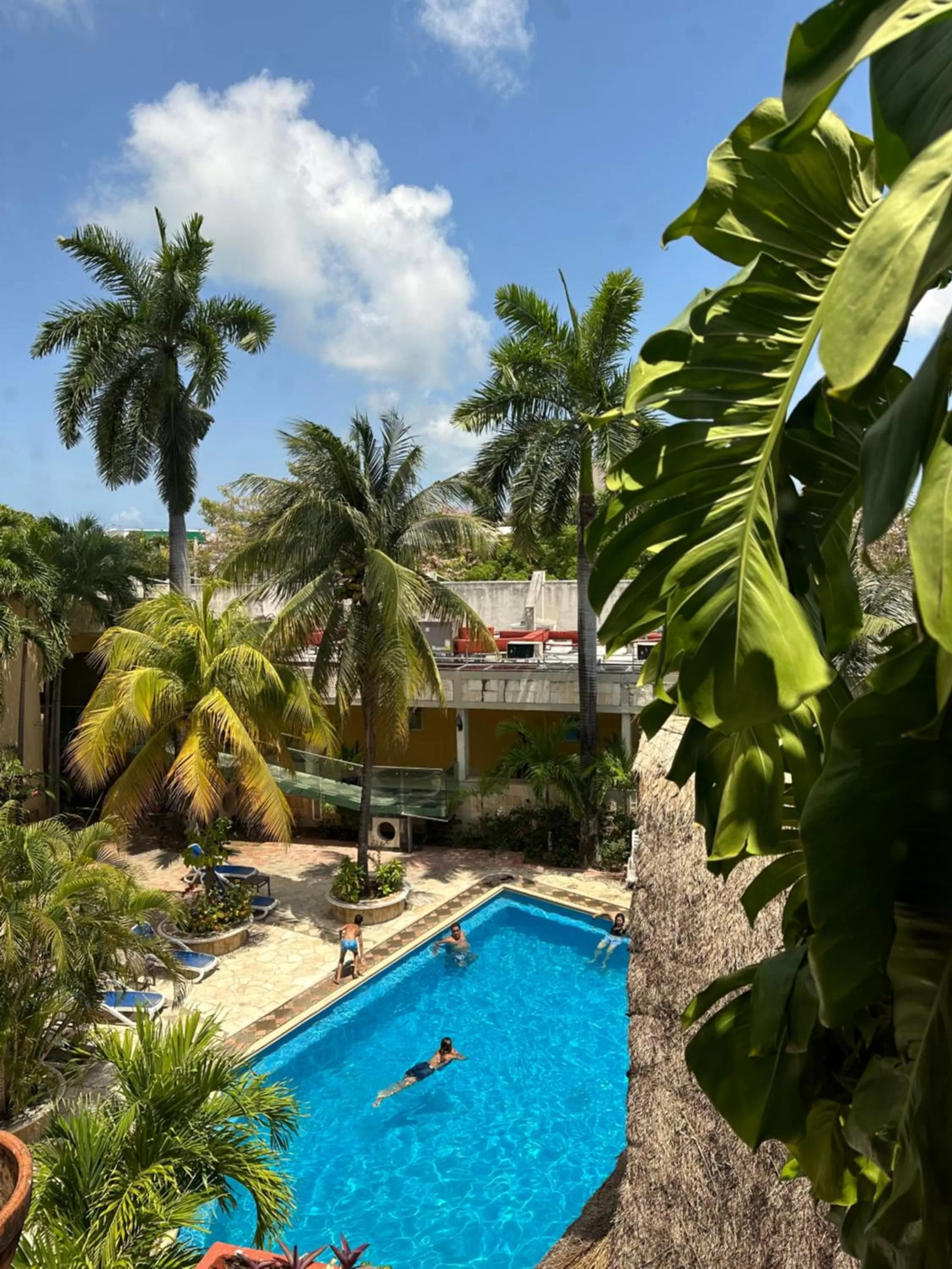 Swimming pool in Hotel Plaza Caribe