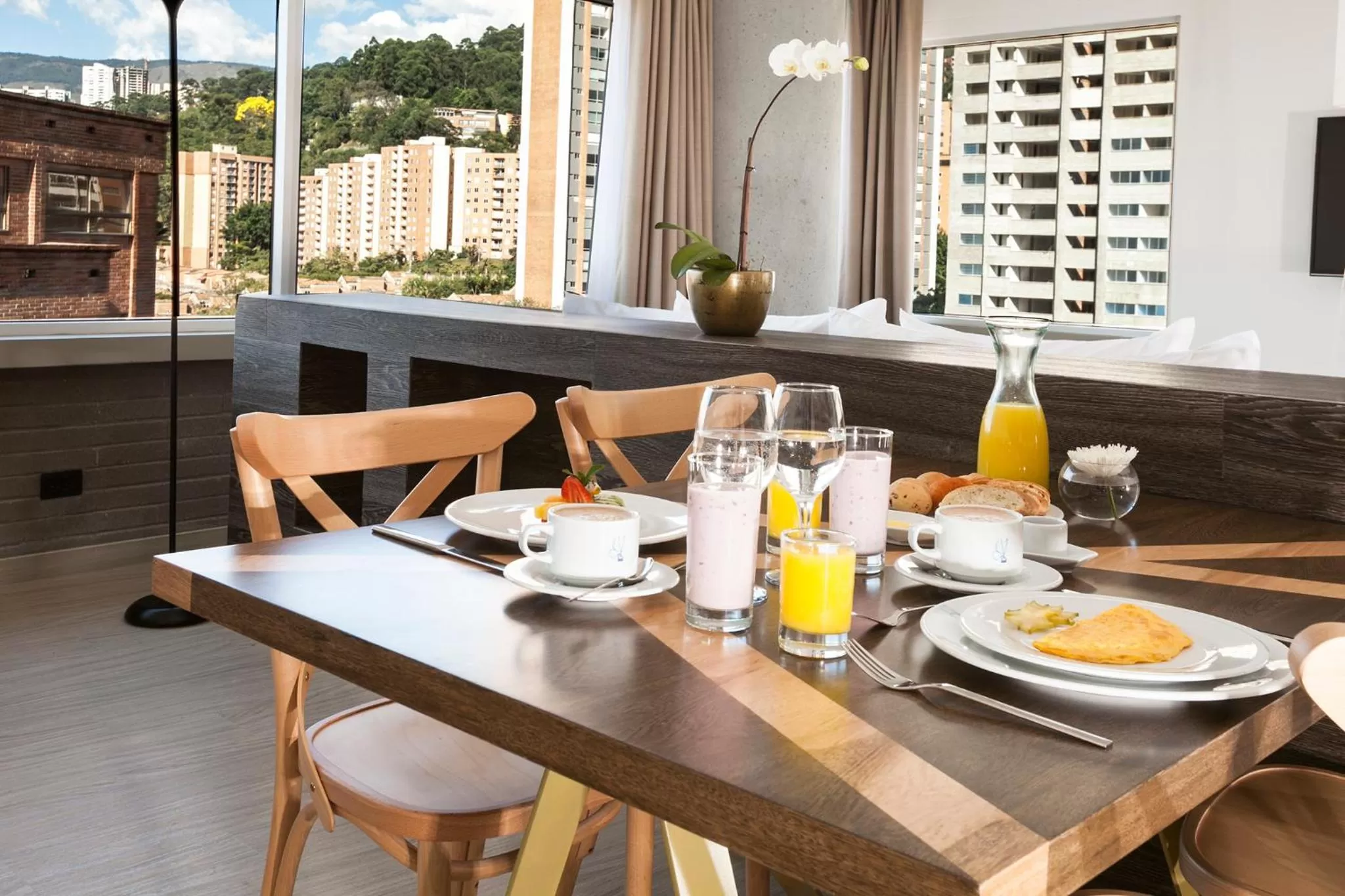 Dining area in Viaggio Medellín Grand Select