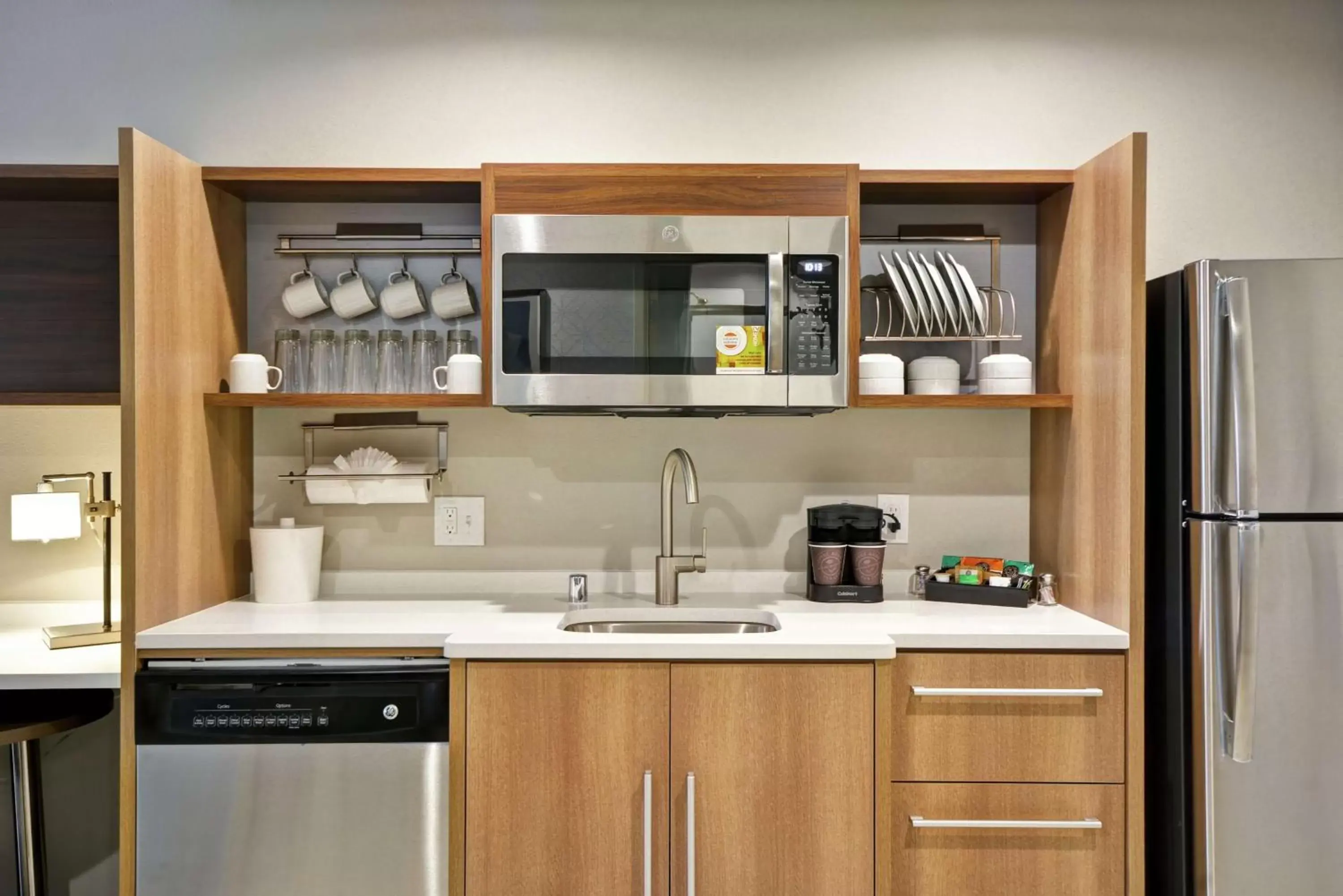 Kitchen or kitchenette, Kitchen/Kitchenette in Home2 Suites Plano Legacy West