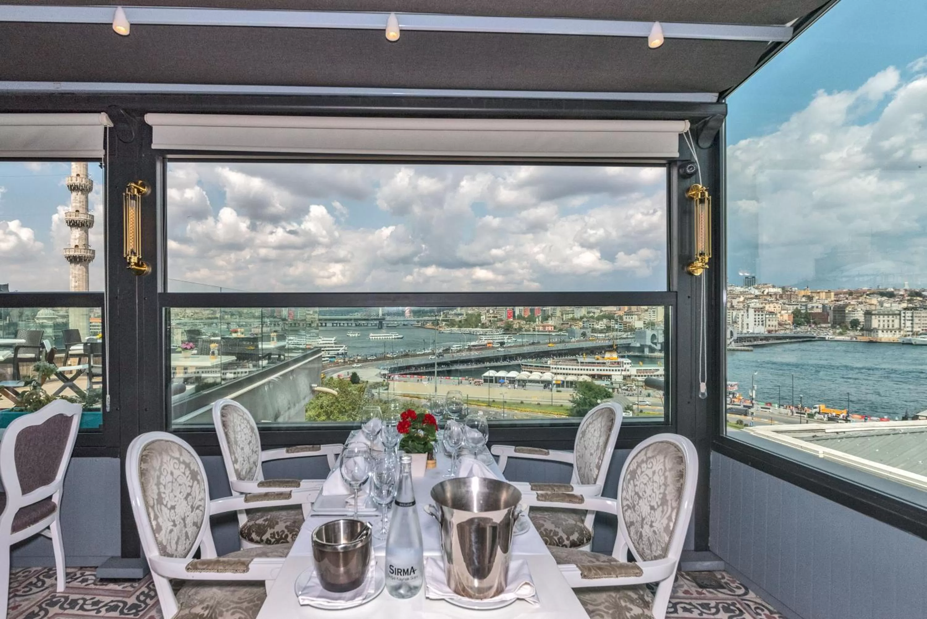 Restaurant/places to eat in Alpek Hotel