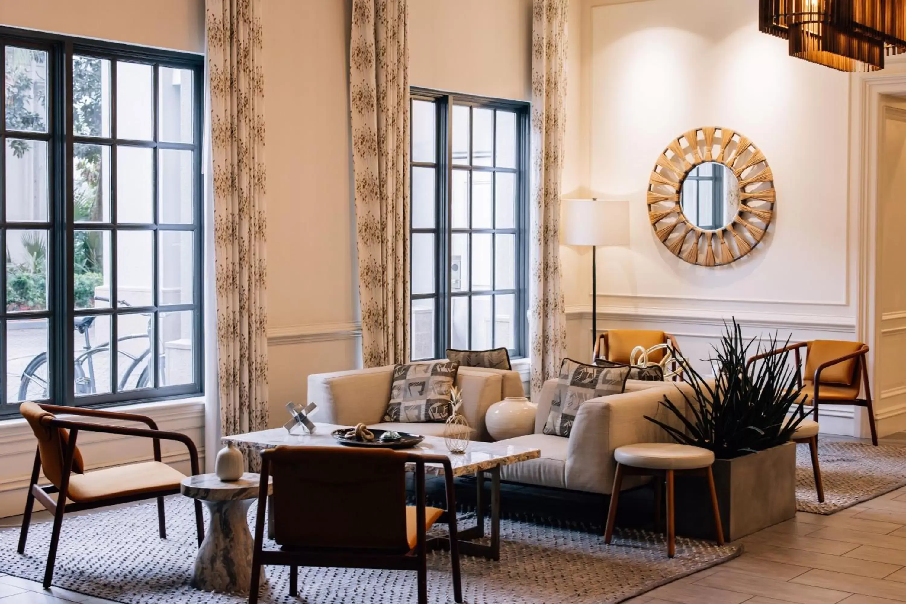 Lobby or reception, Seating Area in The Lindy Renaissance Charleston Hotel