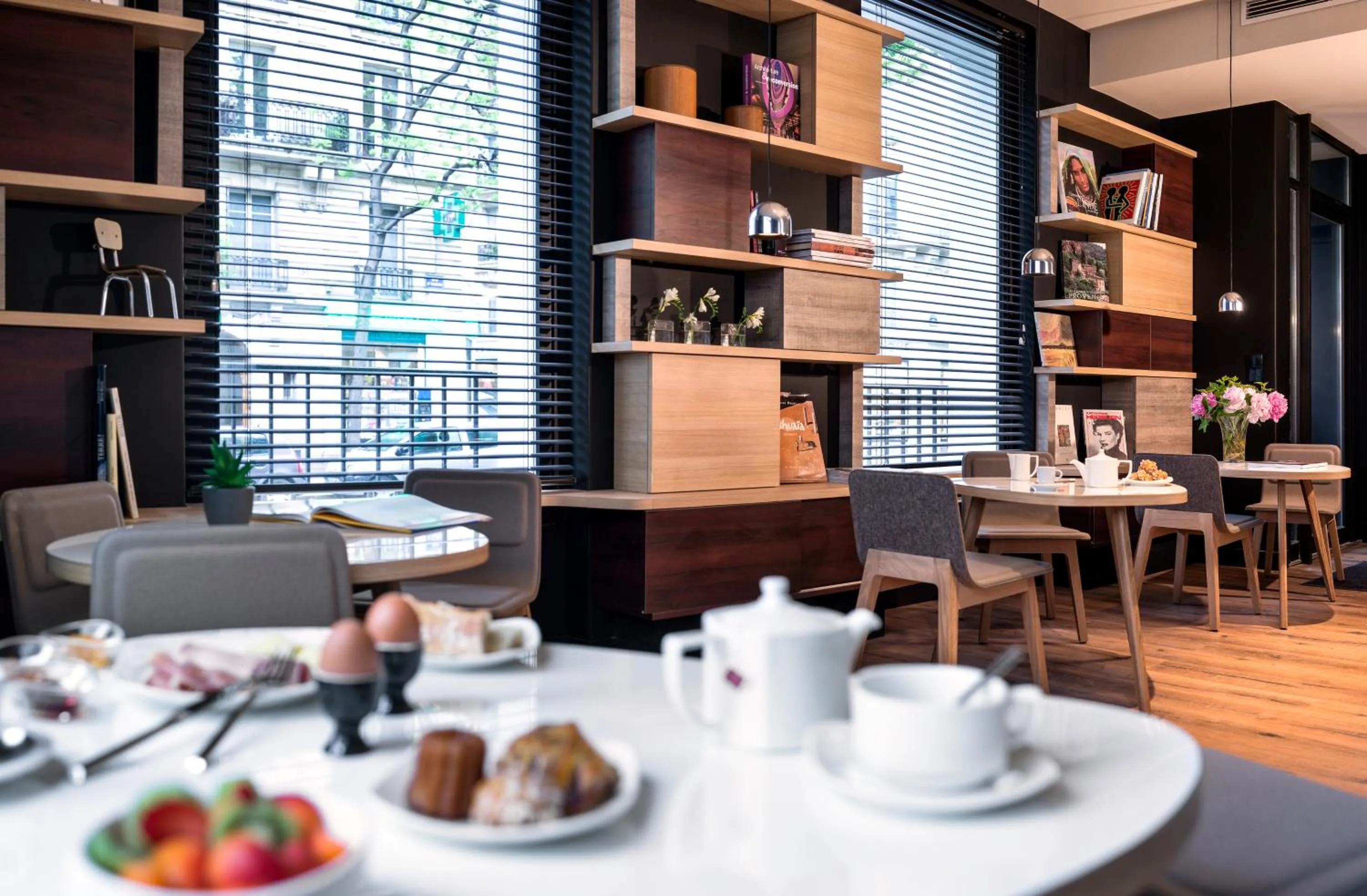 Restaurant/places to eat in Hotel Max