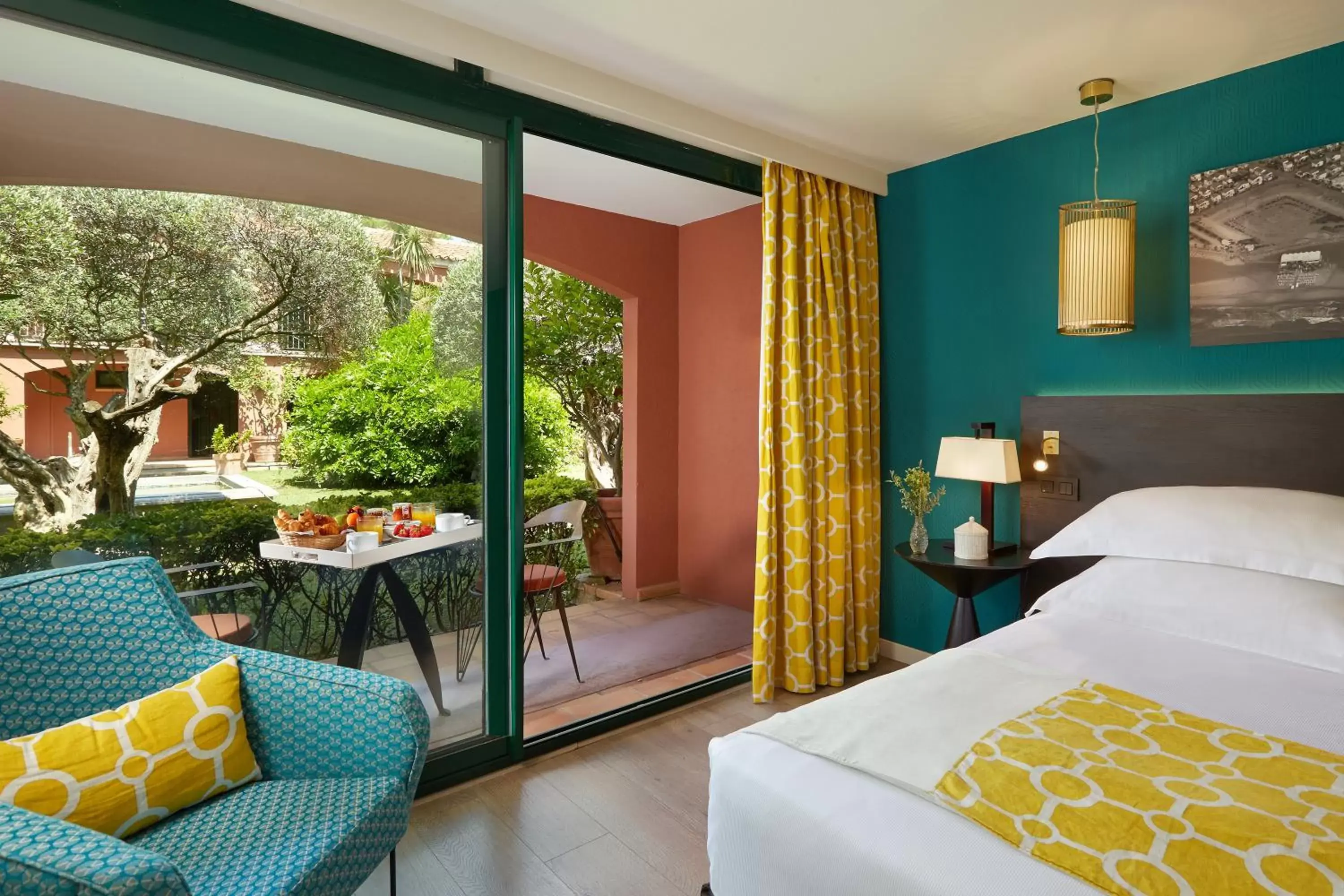 Patio, Bed in Villa Duflot Hôtel & Spa Perpignan Patio, Bed in Villa Duflot Hôtel & Spa Perpignan